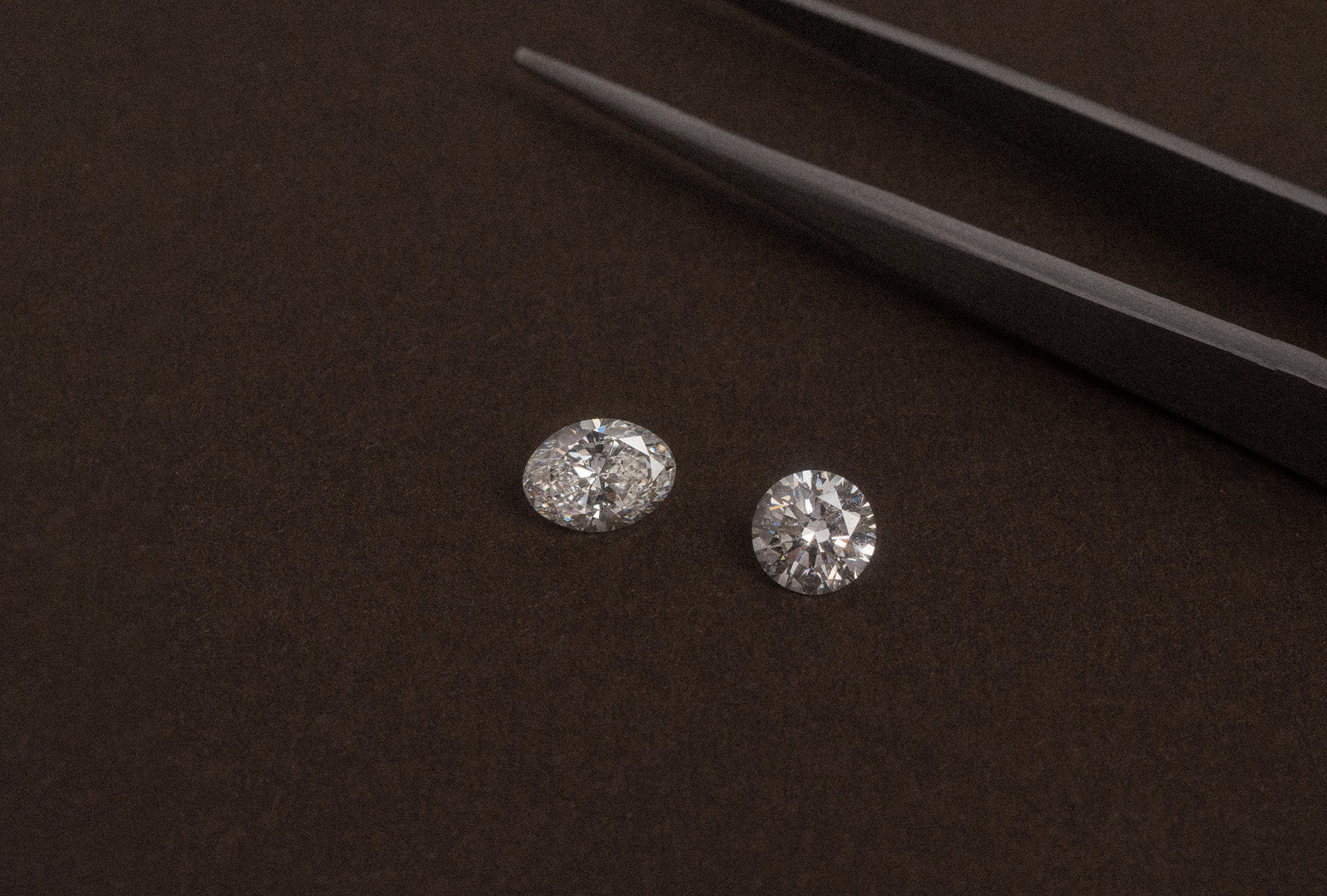 Natural oval and round brilliant cut white diamonds.