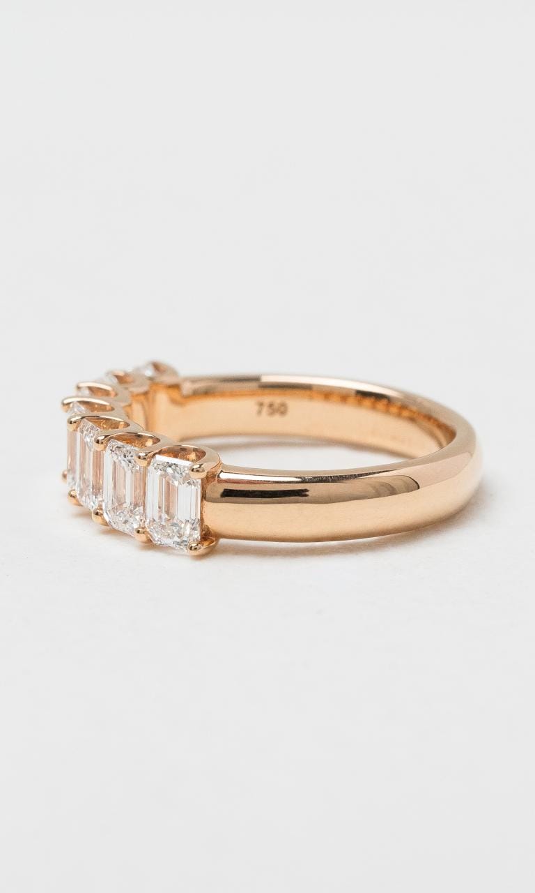 2024 © Hogans Family Jewellers 18K RG Emerald Cut Diamond Band