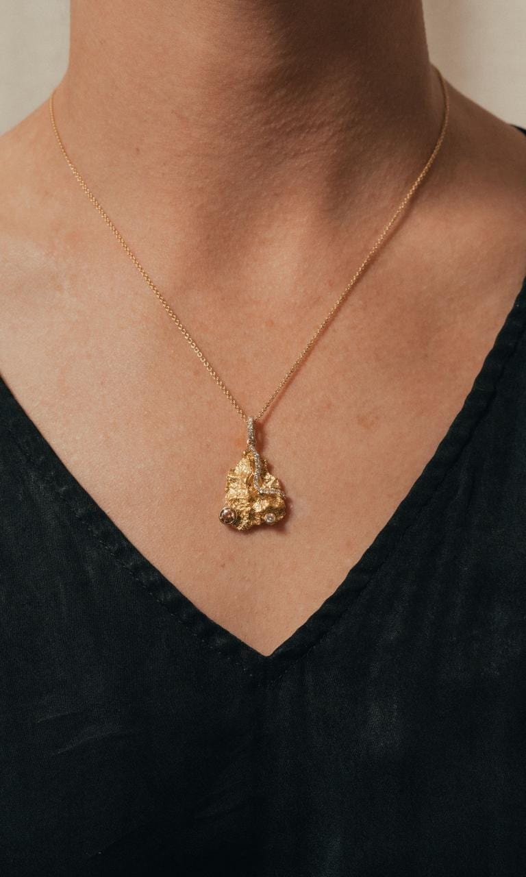 2024 © Hogans Family Jewellers 18K YG Australian Gold & Champagne Diamond Pendant
