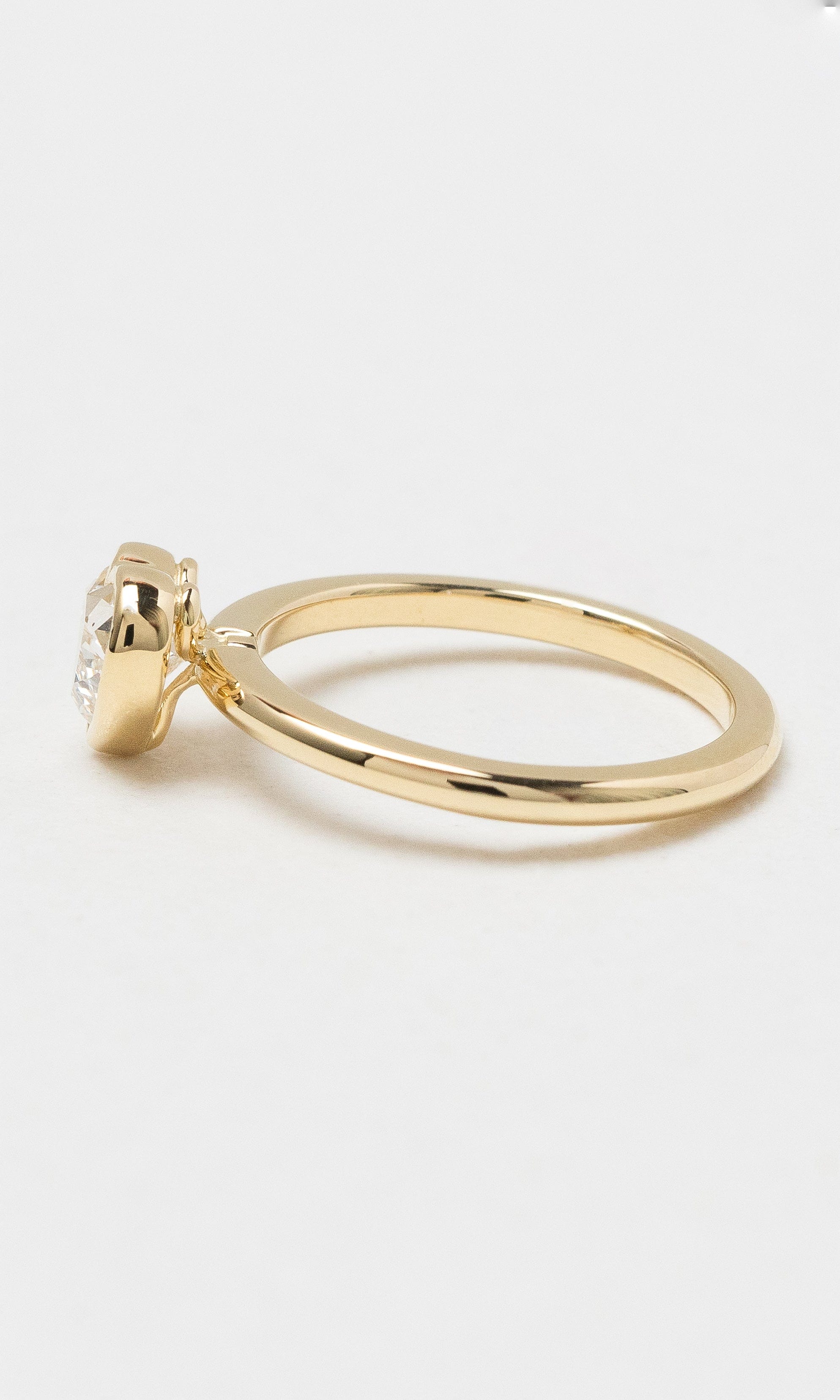 2024 © Hogans Family Jewellers 18K YG Heart Shaped Diamond Solitaire Ring