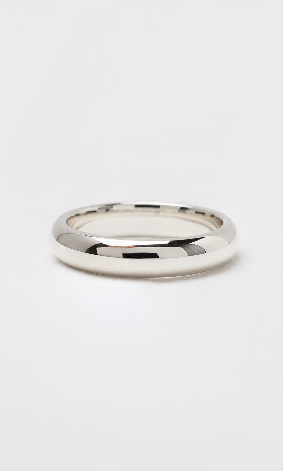 Hogans Family Jewellers 18K 4mm Plain Polished Ladies Wedder