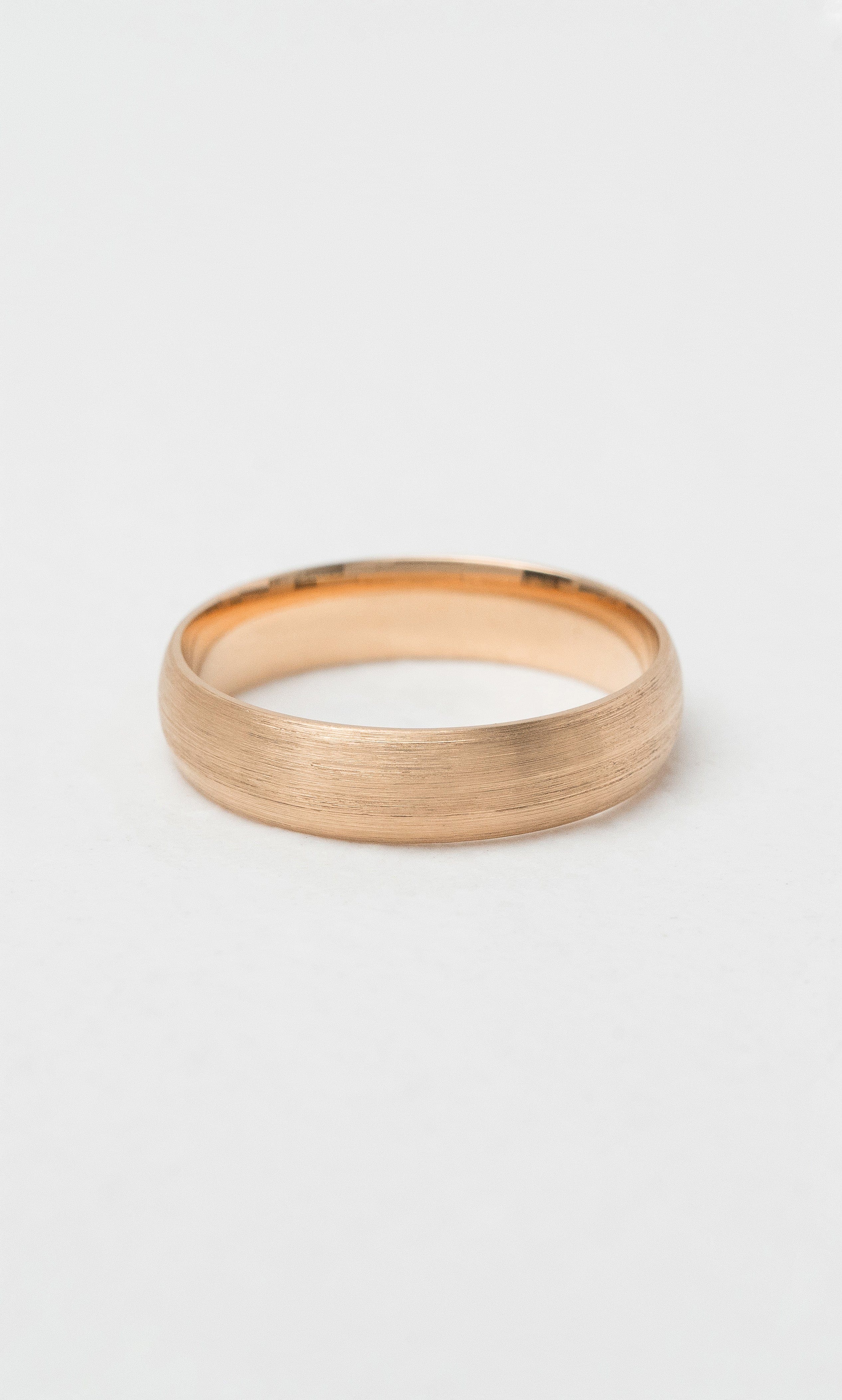Hogans Family Jewellers 18K Brushed Gents 5mm Wedder