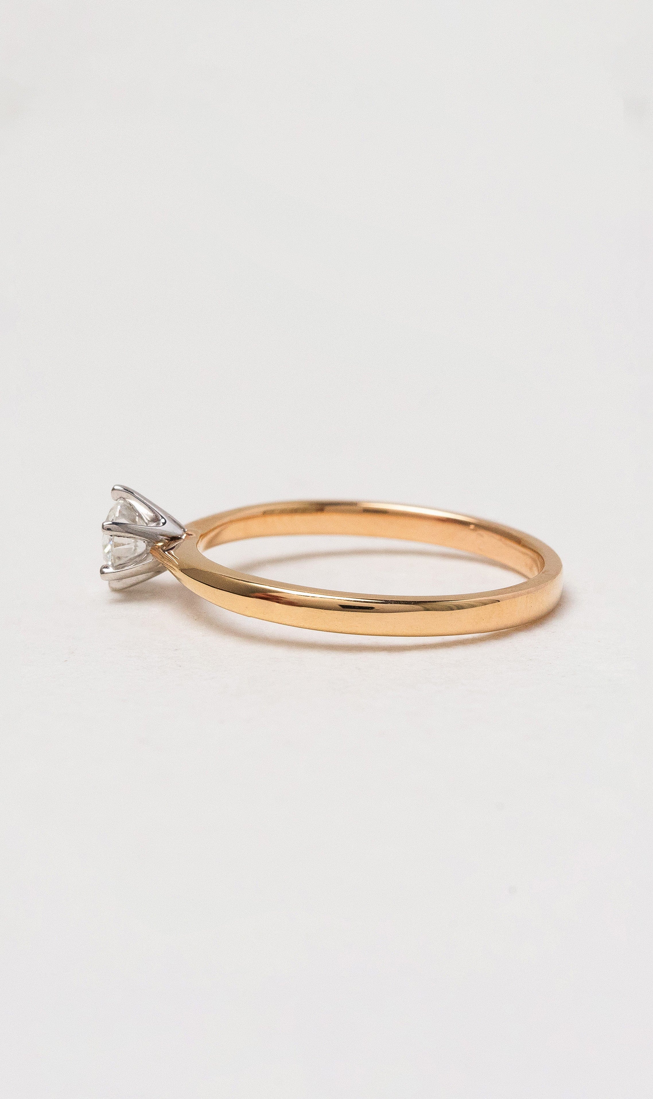 Hogans Family Jewellers 18K RWG 6 Claw Solitaire Diamond Ring