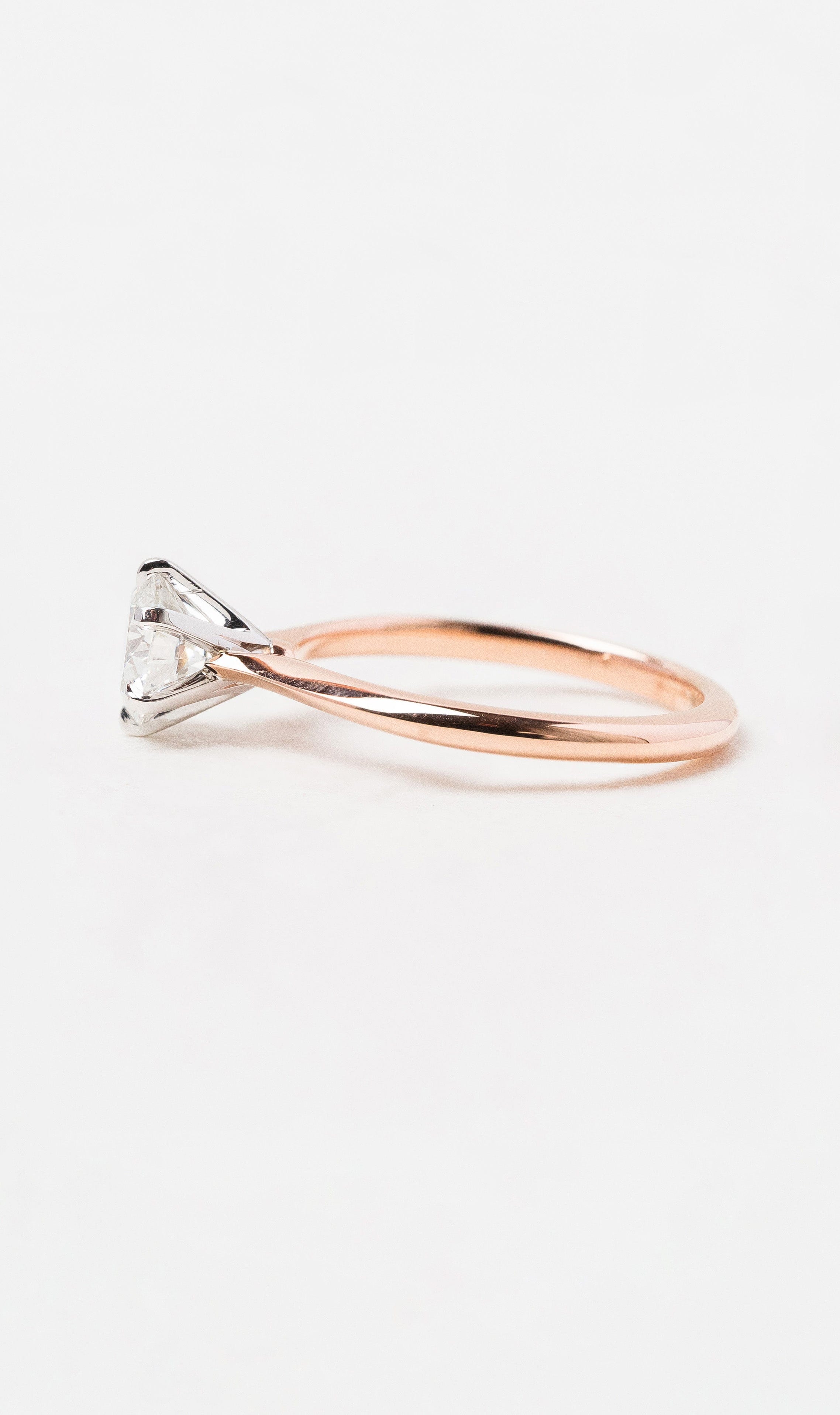 Hogans Family Jewellers 18K RWG 6 Claw Solitaire Ring