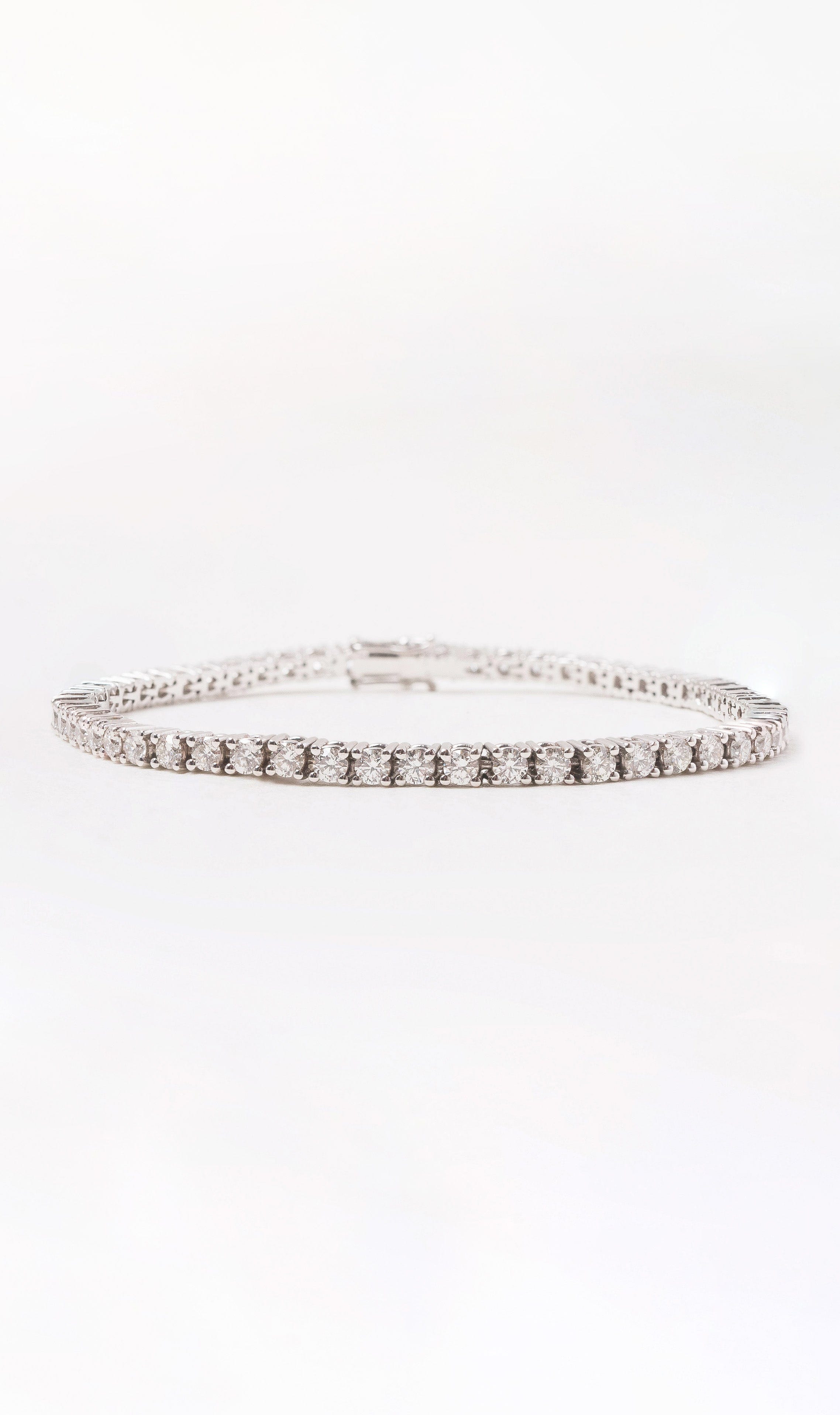 Hogans Family Jewellers 18K WG 4 Claw Tennis Bracelet