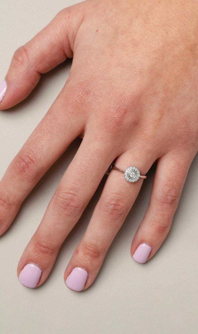 Hogans Family Jewellers 18K WG Diamond Daisy Ring