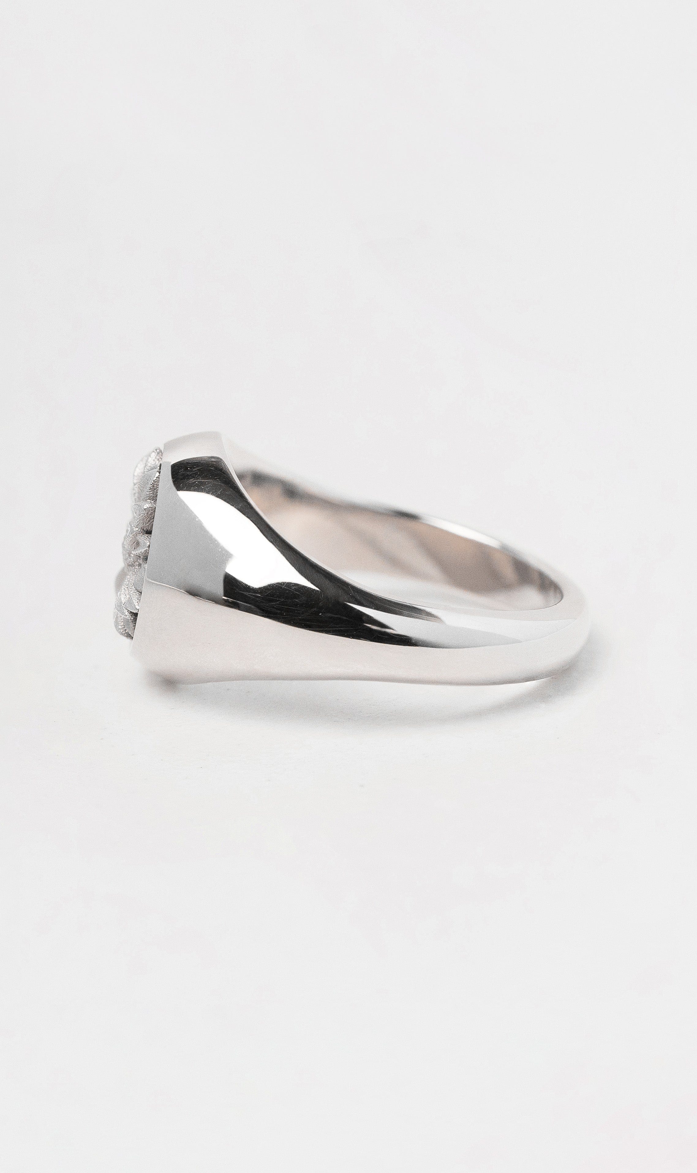 Hogans Family Jewellers 18K WG Sunflower Signet Ring