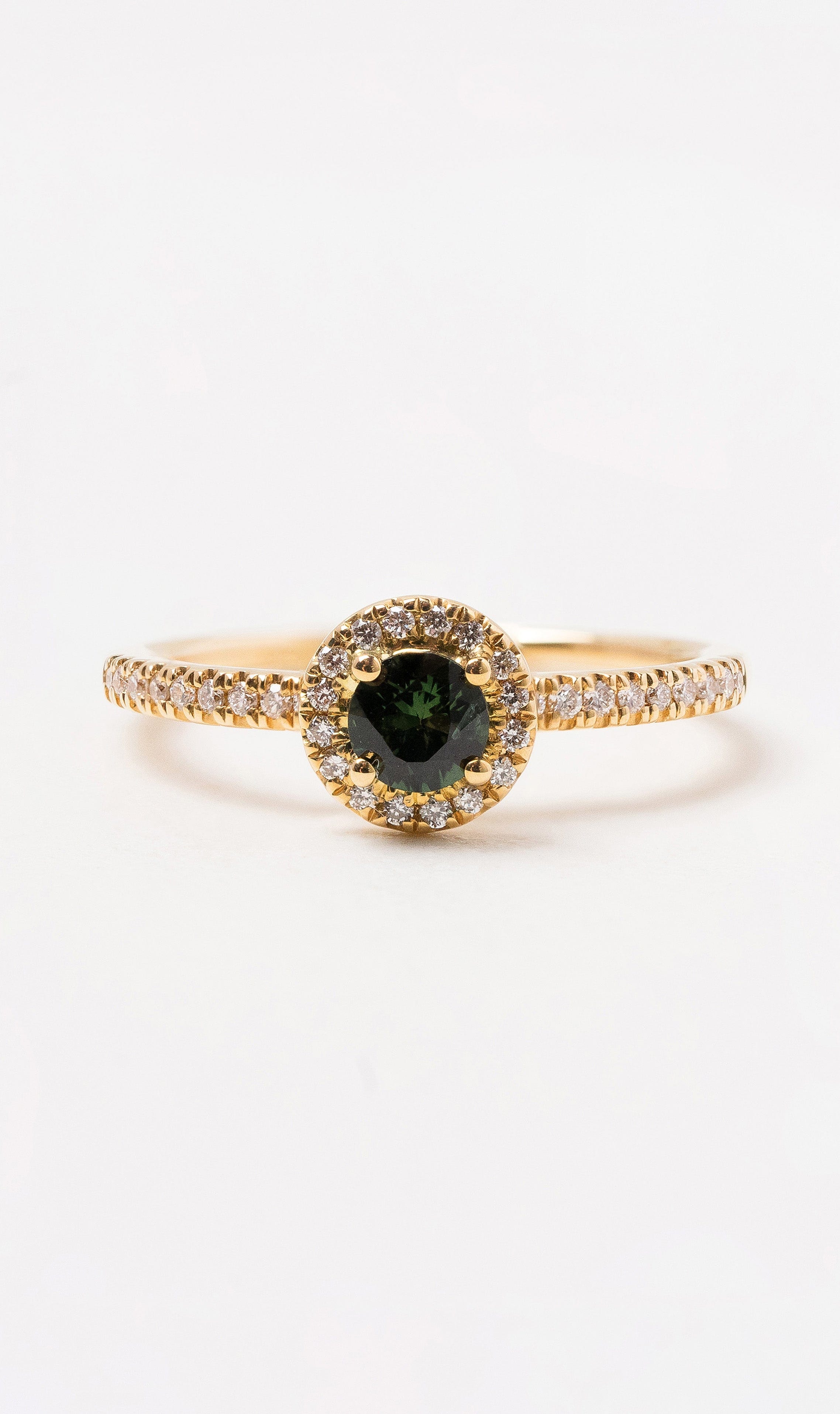 Hogans Family Jewellers 18K YG Australian Sapphire Ring
