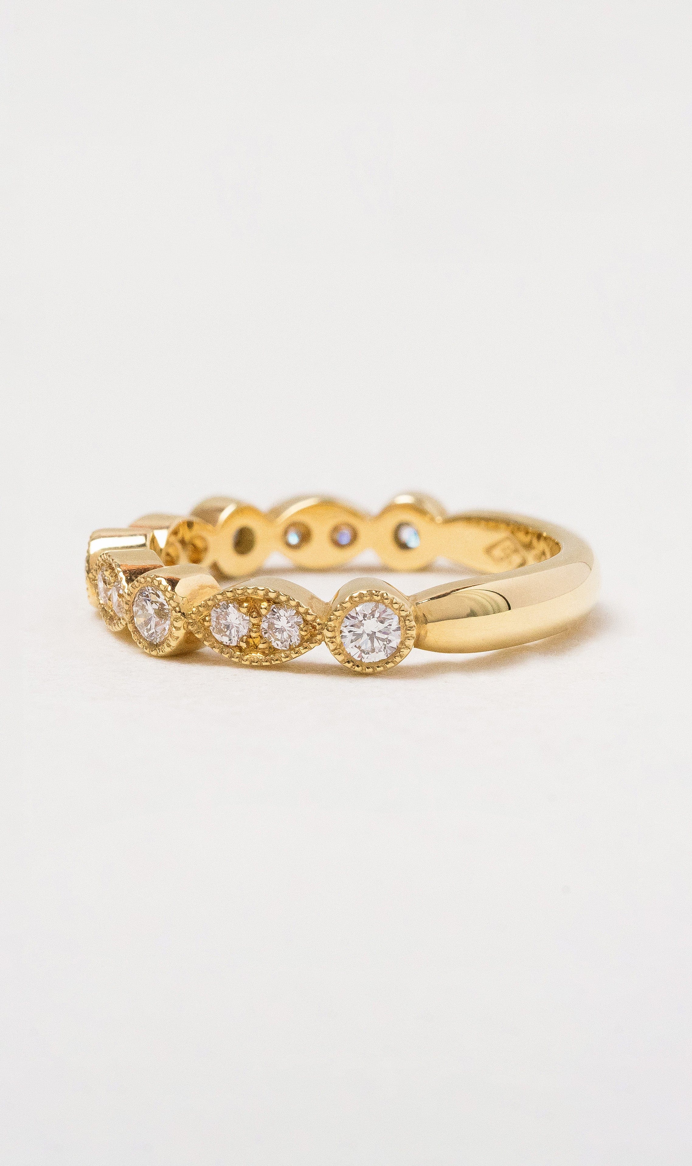 Hogans Family Jewellers 18K YG Boats & Dots Diamond Band