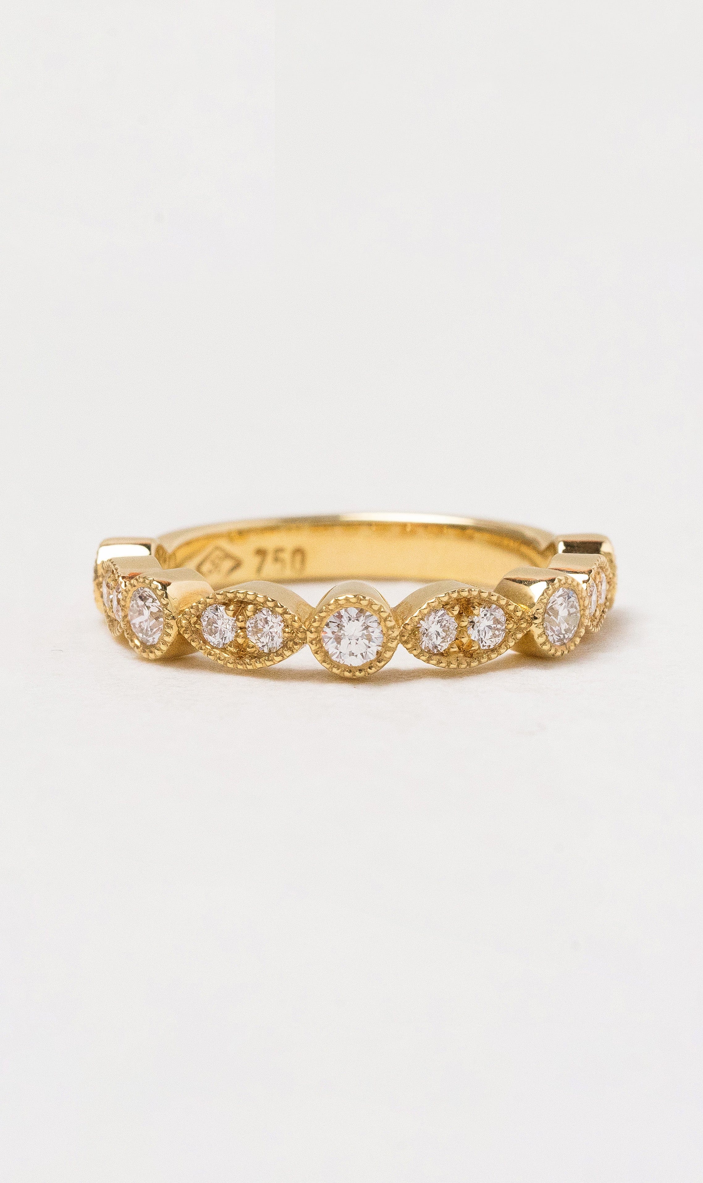 Hogans Family Jewellers 18K YG Boats & Dots Diamond Band