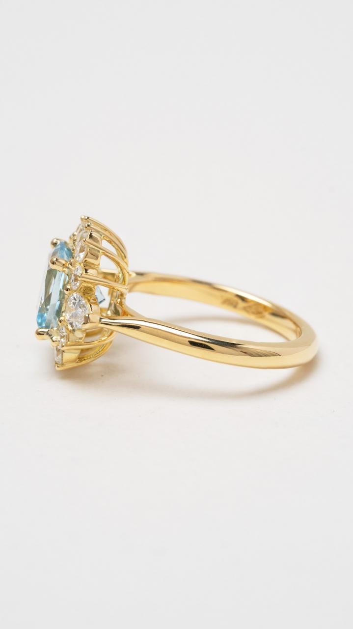 Hogans Family Jewellers 18K YG Cushion Aquamarine Dress Ring