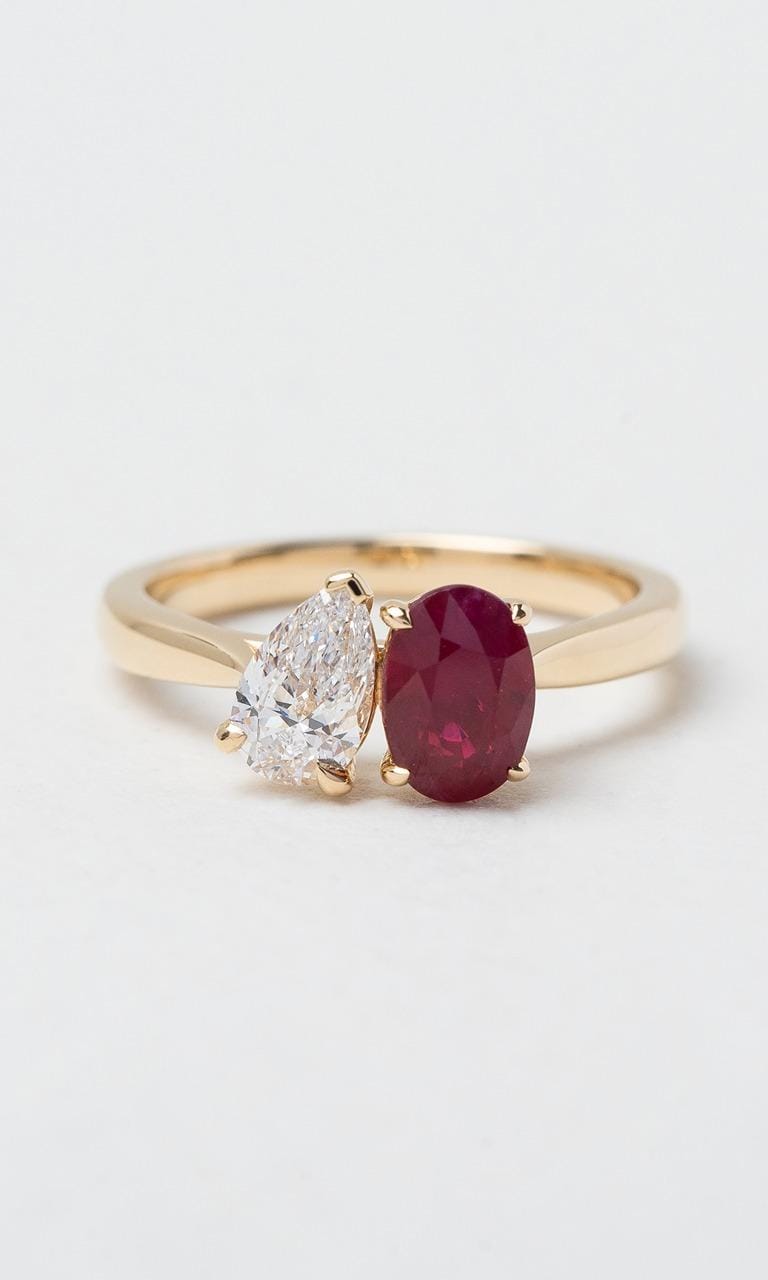 Hogans Family Jewellers 18K YG Oval Cut Burmese Ruby Toi et Moi Ring