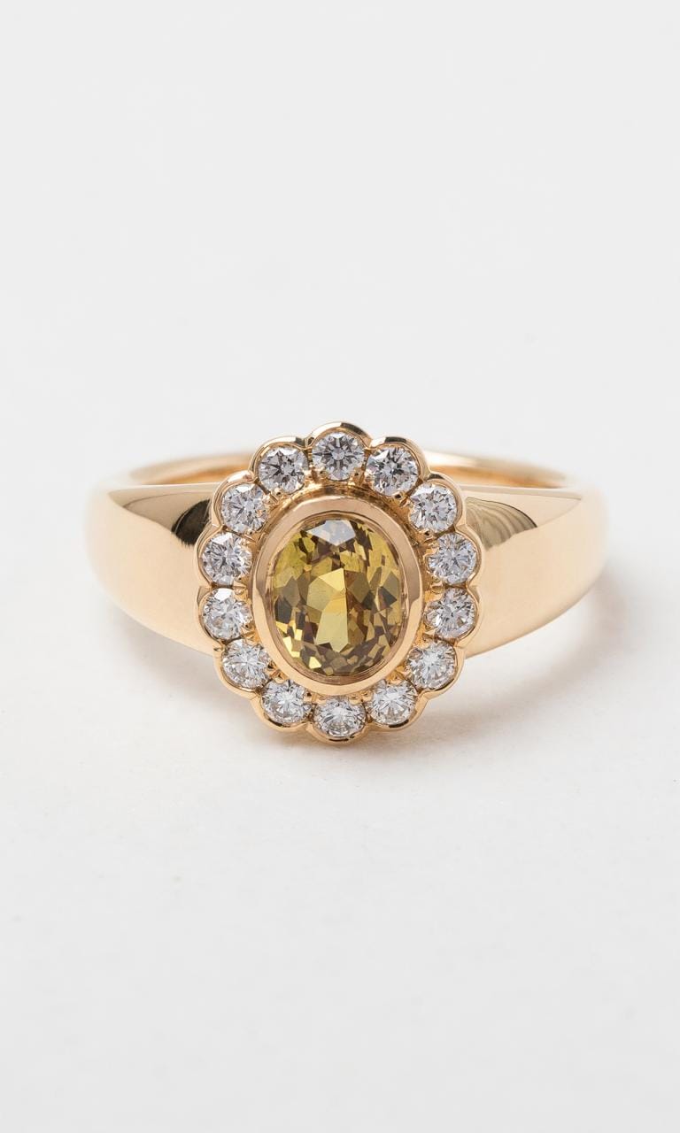 Hogans Family Jewellers 18K YG Oval Cut Ceylon Sapphire Daisy Signet Ring