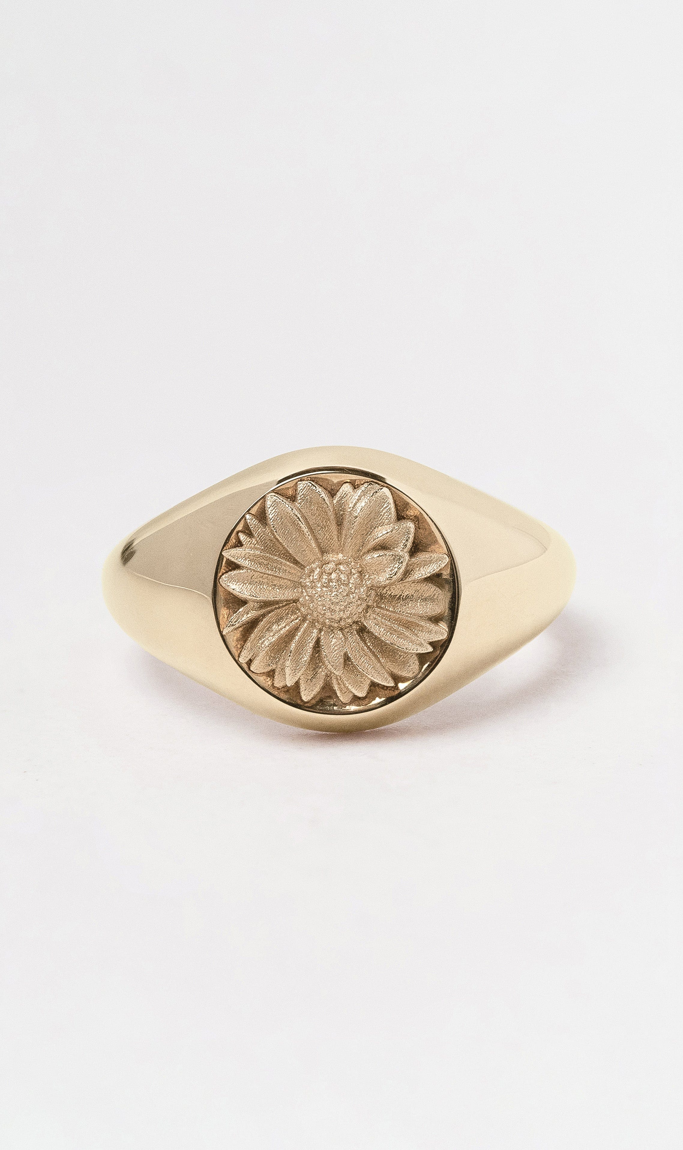 Hogans Family Jewellers 18K YG Sunflower Signet Ring