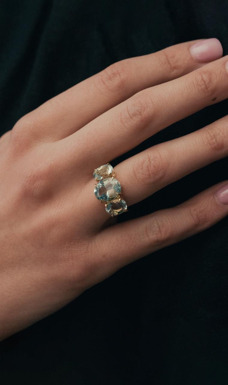 Hogans Family Jewellers 18K YG Trilogy Aquamarine Ring