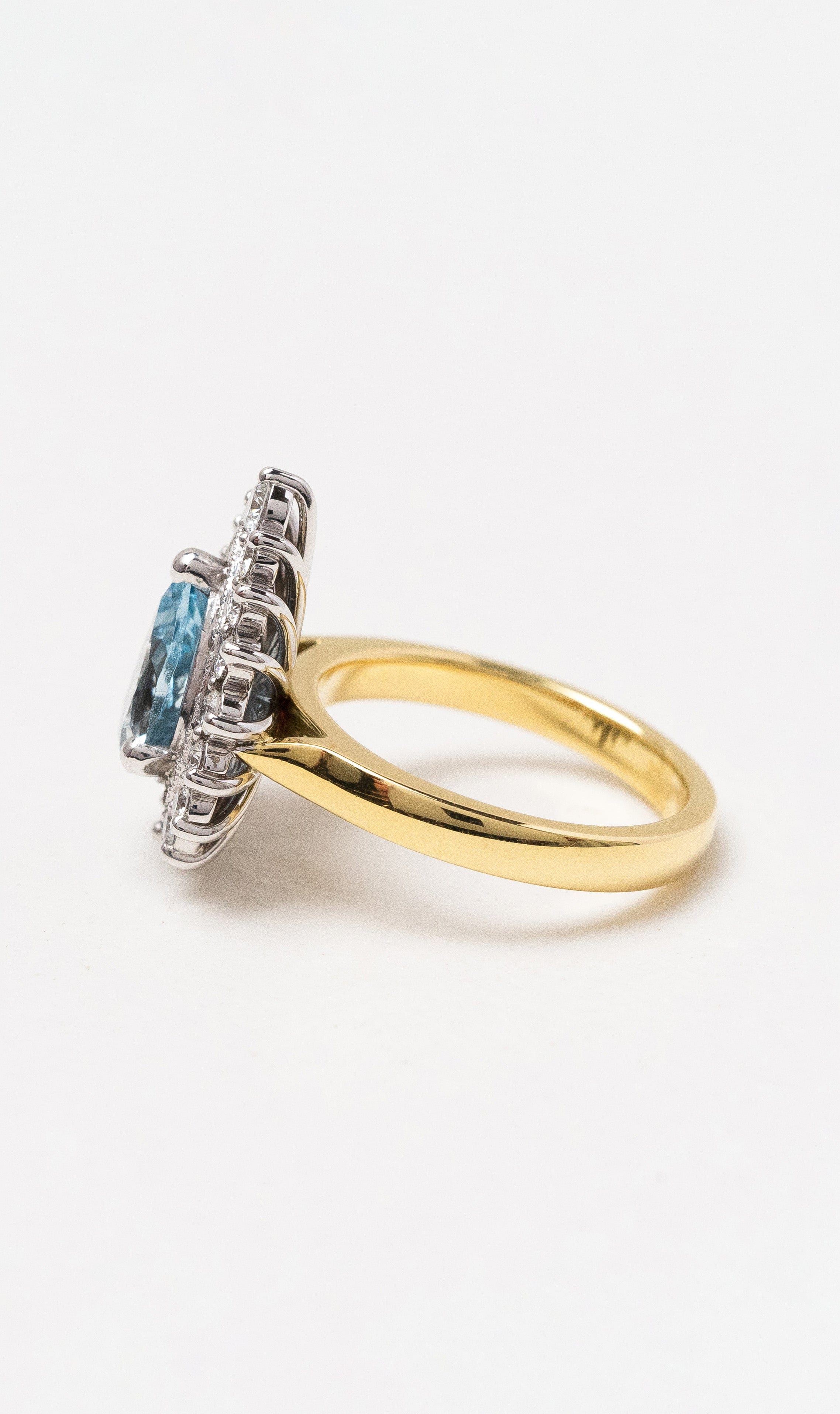 Hogans Family Jewellers 18K YWG Aquamarine Dress Ring