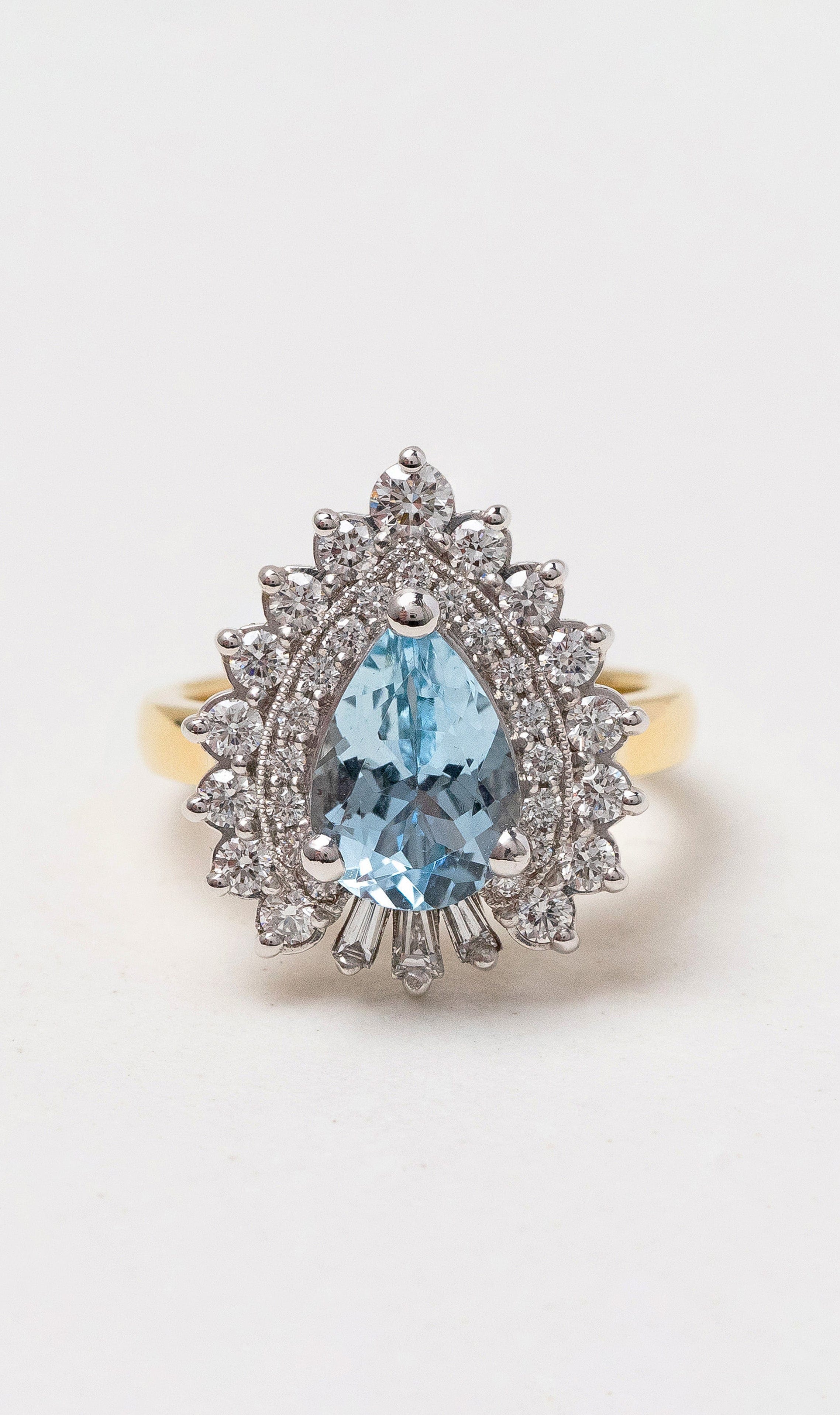 Hogans Family Jewellers 18K YWG Aquamarine Dress Ring