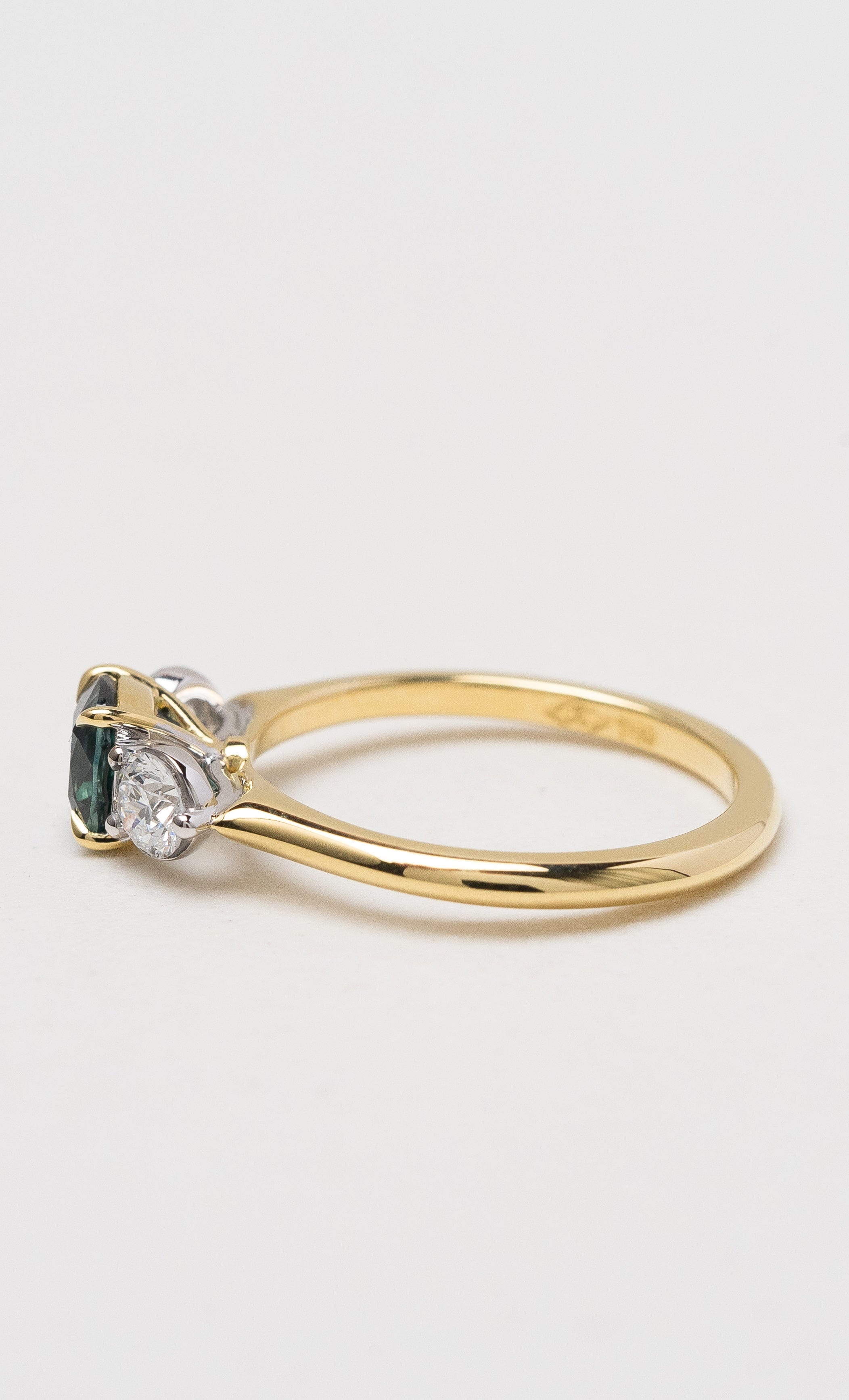 Hogans Family Jewellers 18K YWG Montana Sapphire Ring