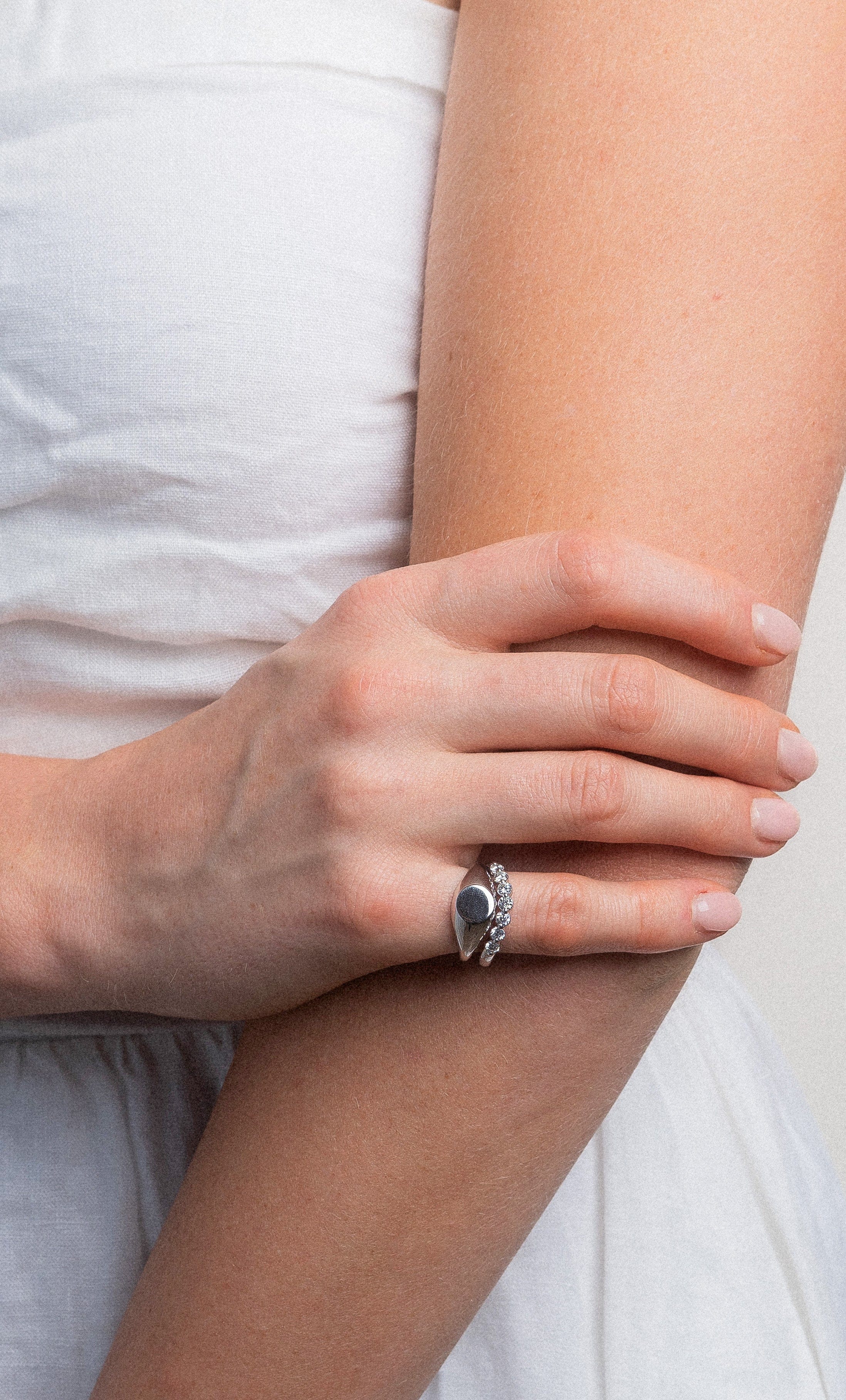 Hogans Family Jewellers 9K Small Round Signet Ring