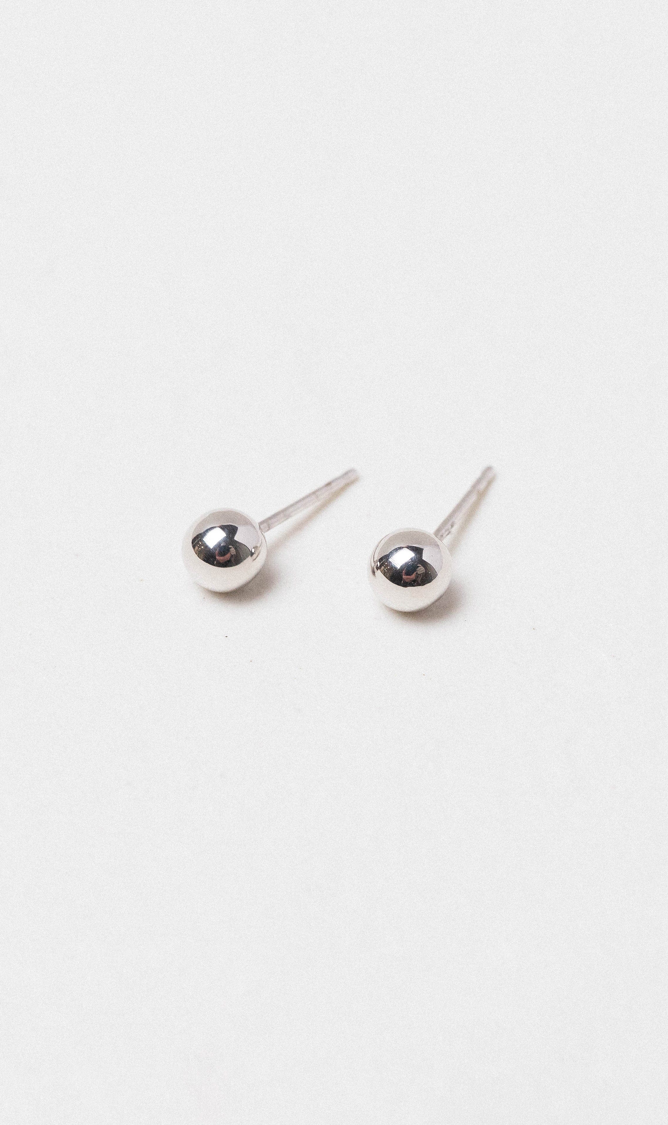 Hogans Family Jewellers 9K WG Ball Stud Earrings (5mm)