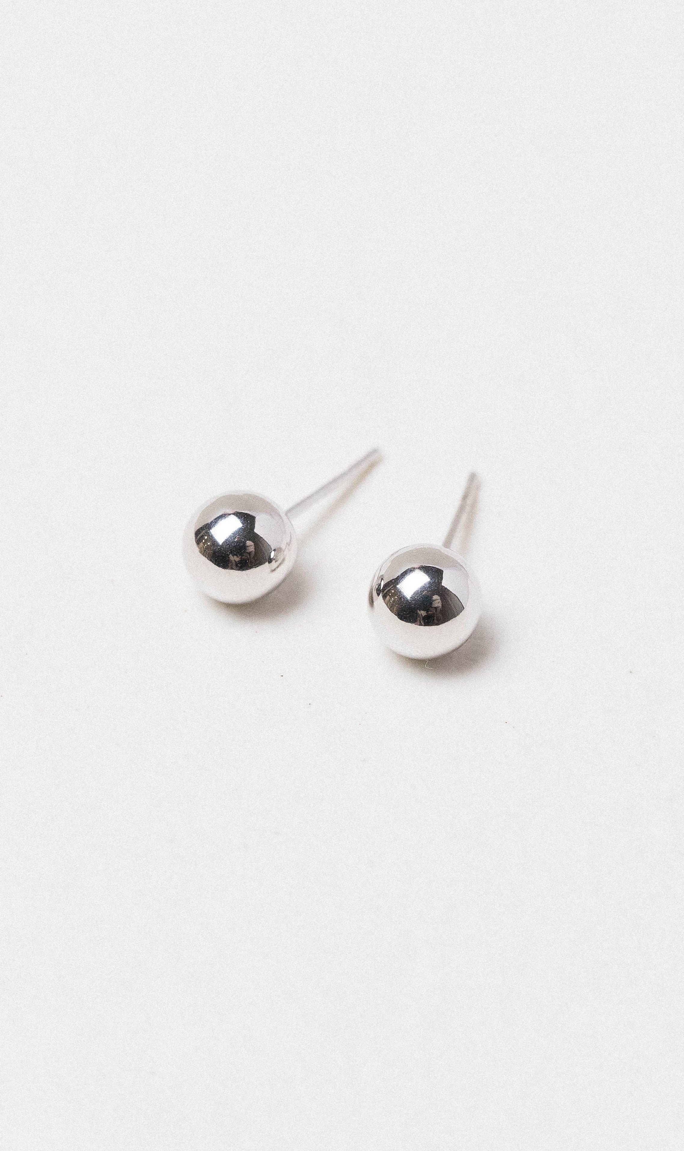Hogans Family Jewellers 9K WG Ball Stud Earrings (6mm)