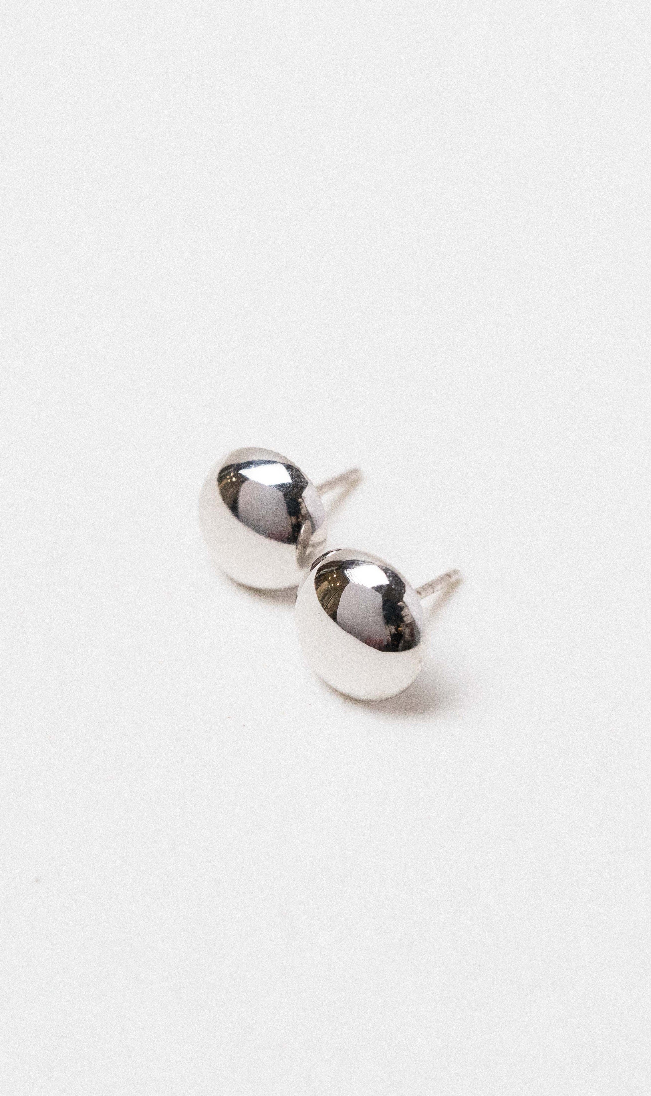 Hogans Family Jewellers 9K WG Half Ball Stud Earrings (9mm)