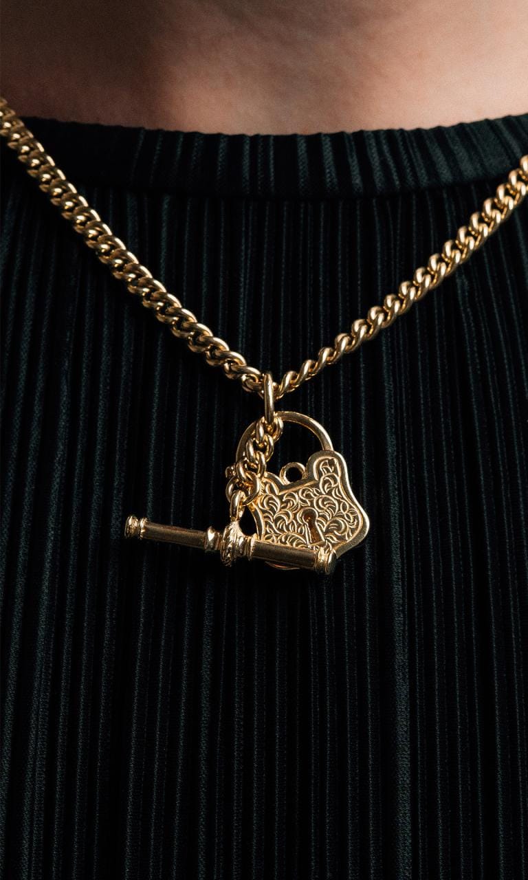 Hogans Family Jewellers 9K YG 50cm Curb Link T-Bar Fob & Padlock Chain Necklace