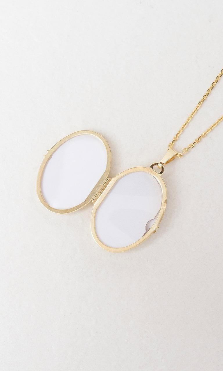 Hogans Family Jewellers 9K YG Engraved Oval Locket