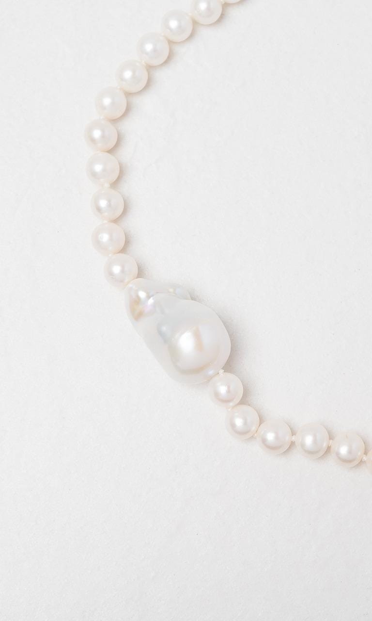 Hogans Family Jewellers 9K YG Freshwater & Baroque Pearl Necklace