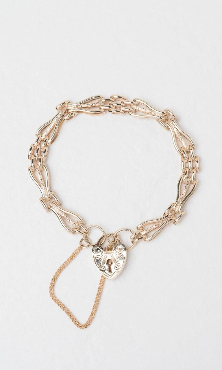 Hogans Family Jewellers 9K YG Gate Link Engraved Heart Padlock Bracelet