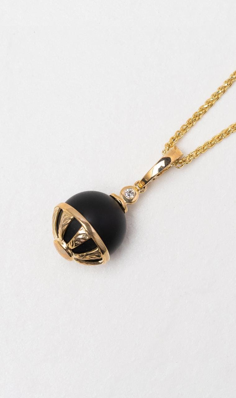 Hogans Family Jewellers 9K YG Round Onyx Enhancer