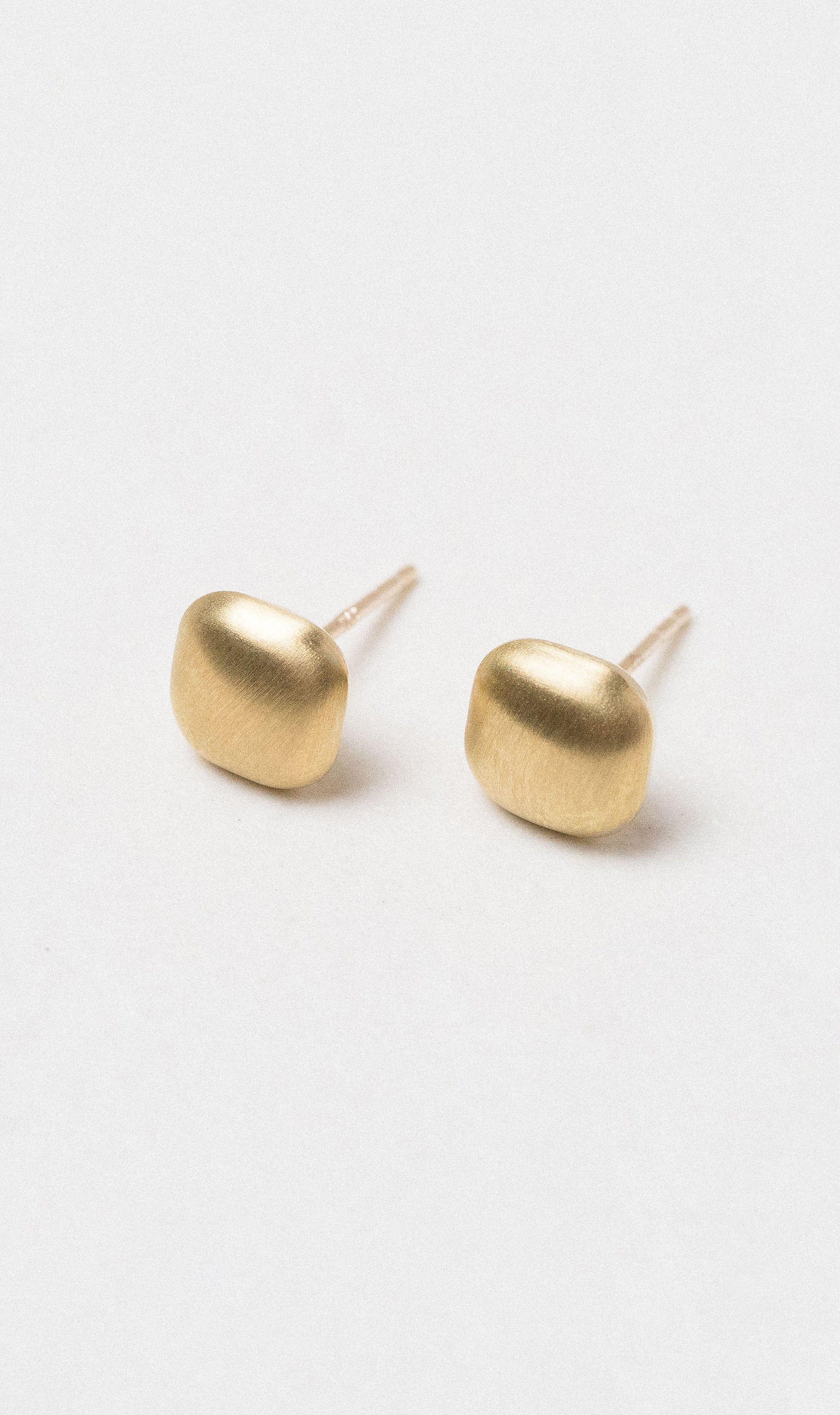Hogans Family Jewellers 9K YG Square Brush Stud Earrings