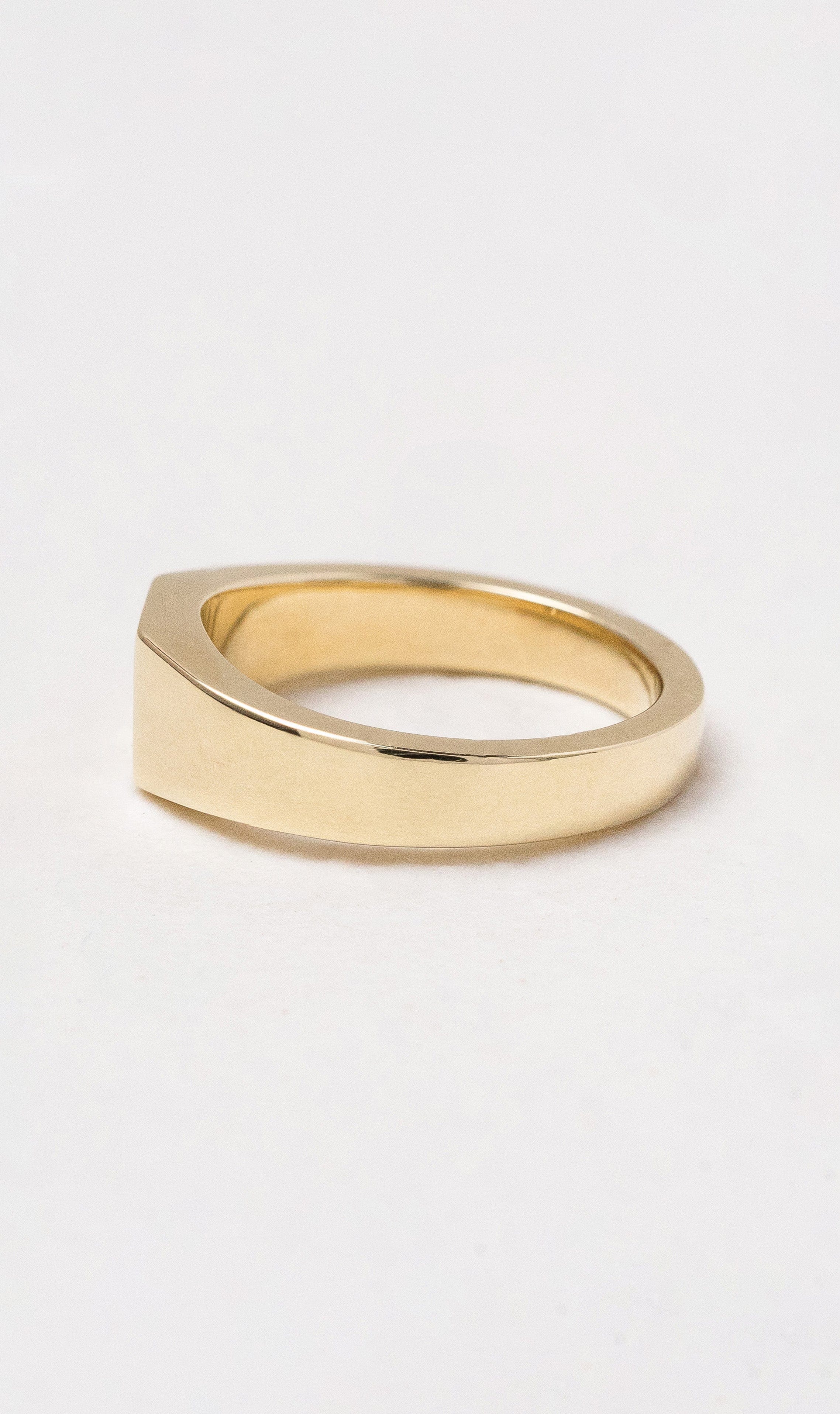 Hogans Family Jewellers 9K YG Square Signet Ring