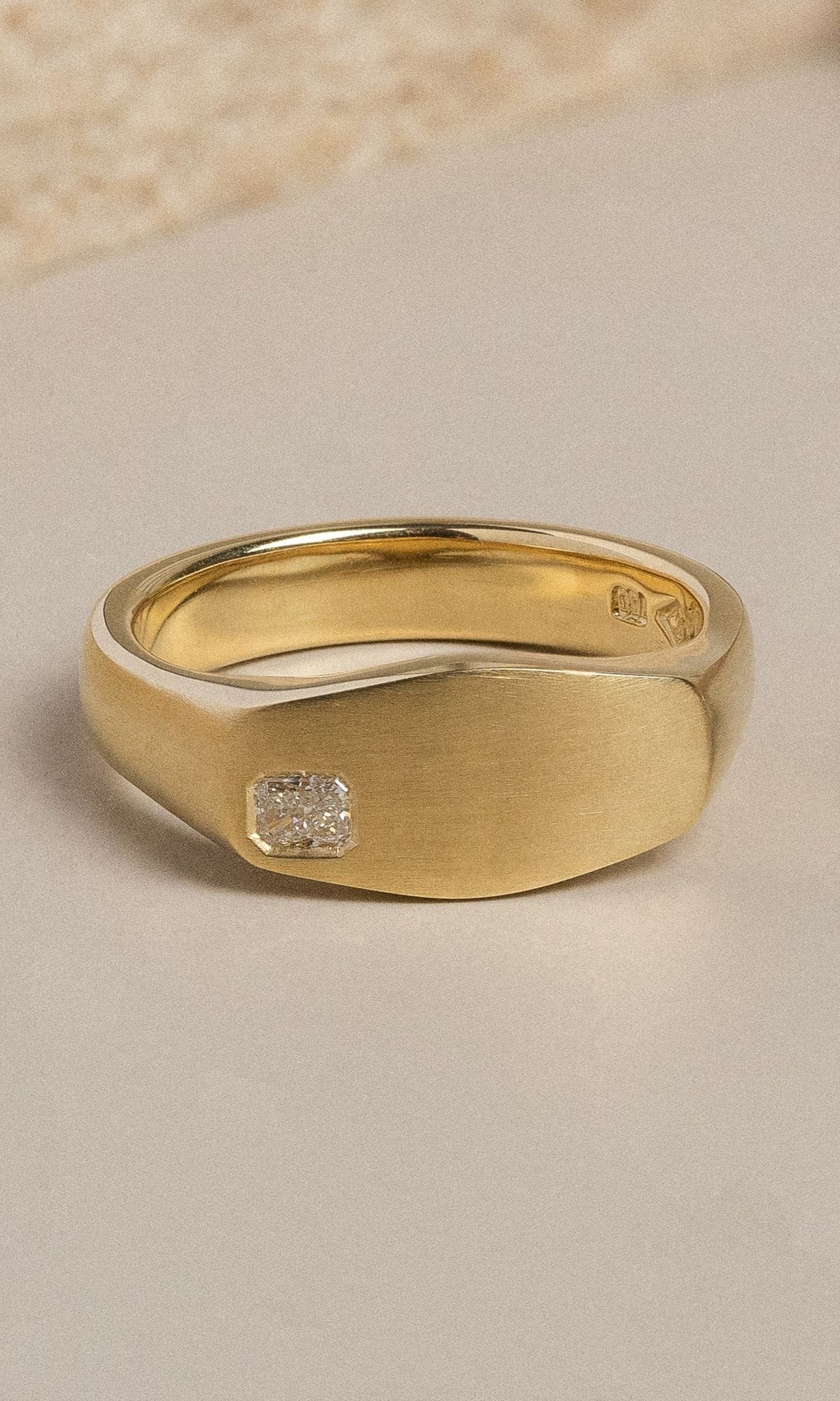 Hogans Family Jewellers Bespoke 18K YWG Diamond Wedding Band Set