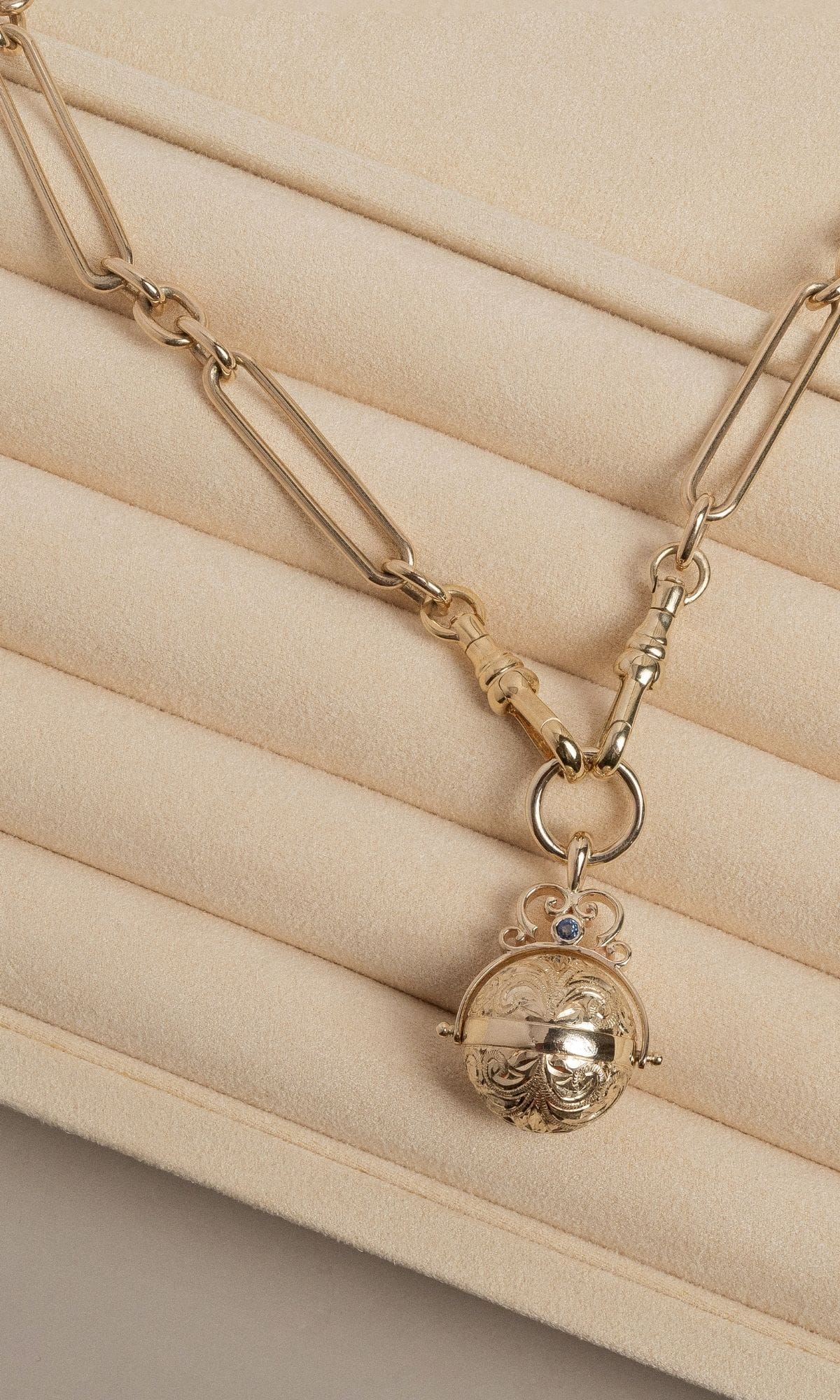 Hogans Family Jewellers Bespoke 9K YG Decorative Spinner Ball Pendant