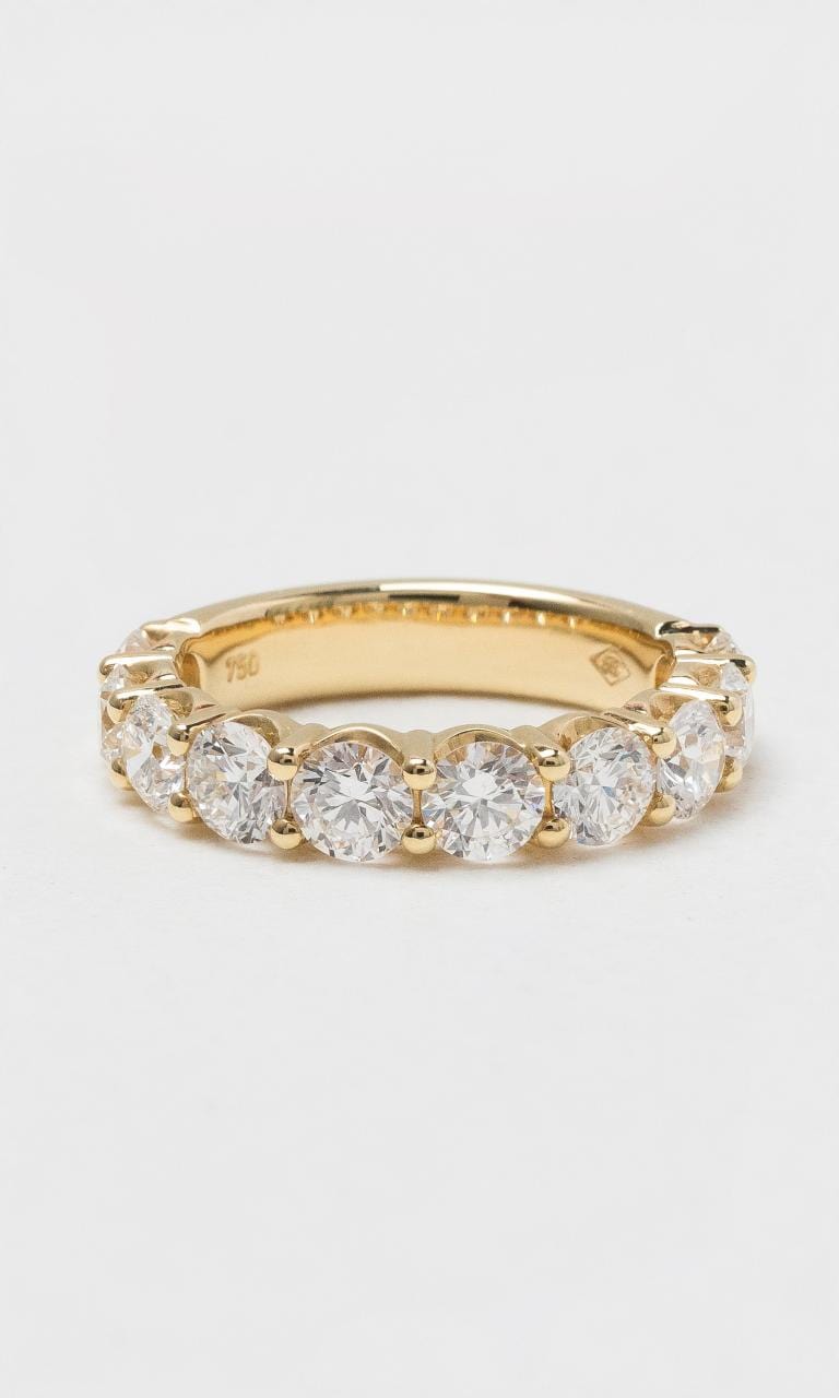2024 © Hogans Family Jewellers 18K YG Double Claw Diamond Band