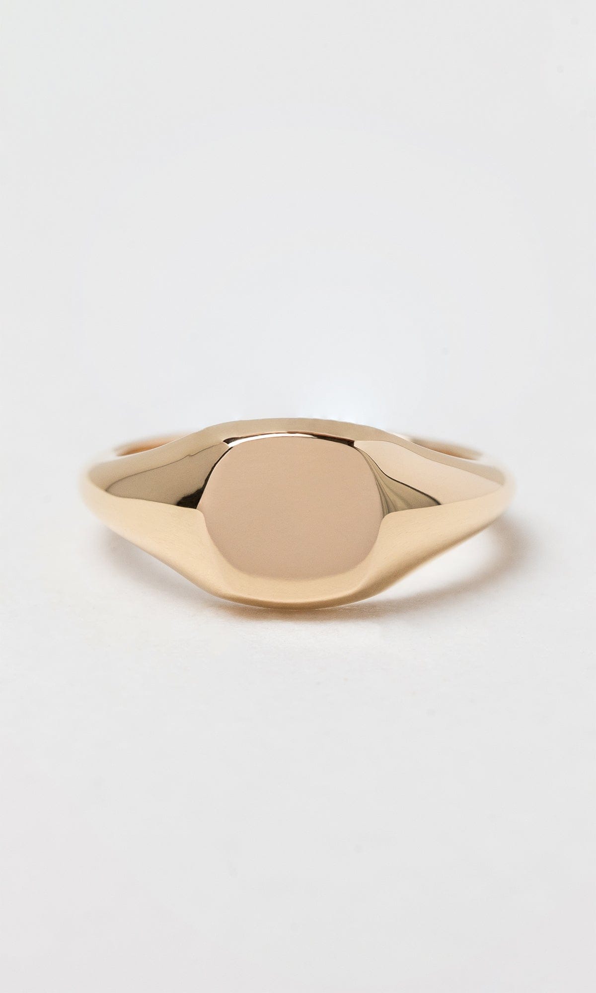 Hogans Family Jewellers 18K Cushion Signet Ring