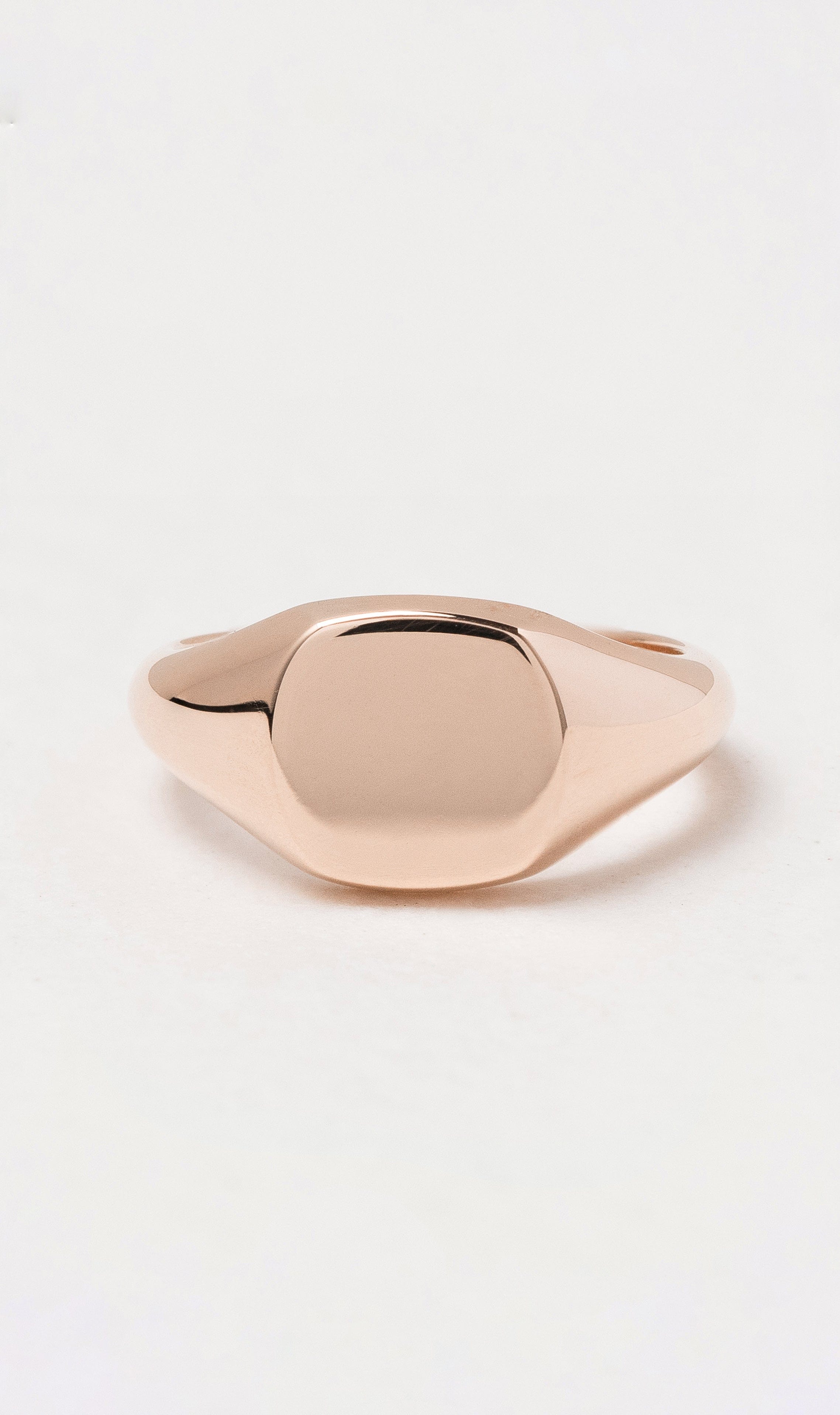 Hogans Family Jewellers 18K Cushion Signet Ring