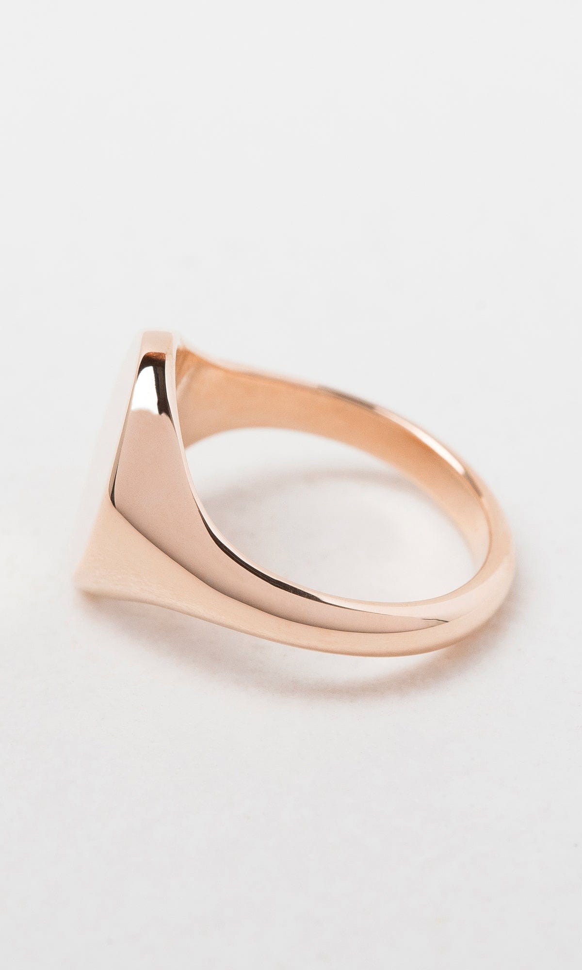 Hogans Family Jewellers 18K Flat Oval Signet Ring