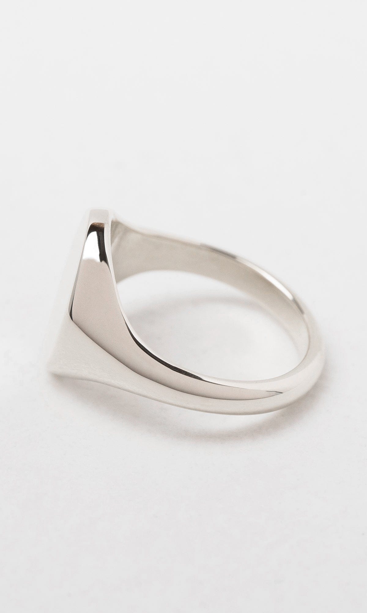 Hogans Family Jewellers 18K Flat Oval Signet Ring