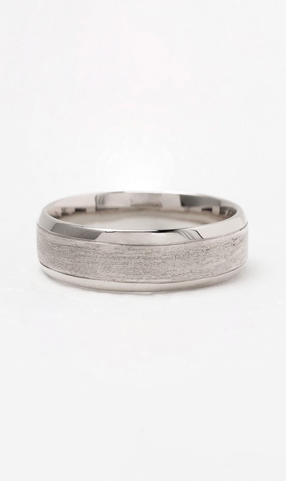 Hogans Family Jewellers 18K Gents Brushed & Polished Wedder