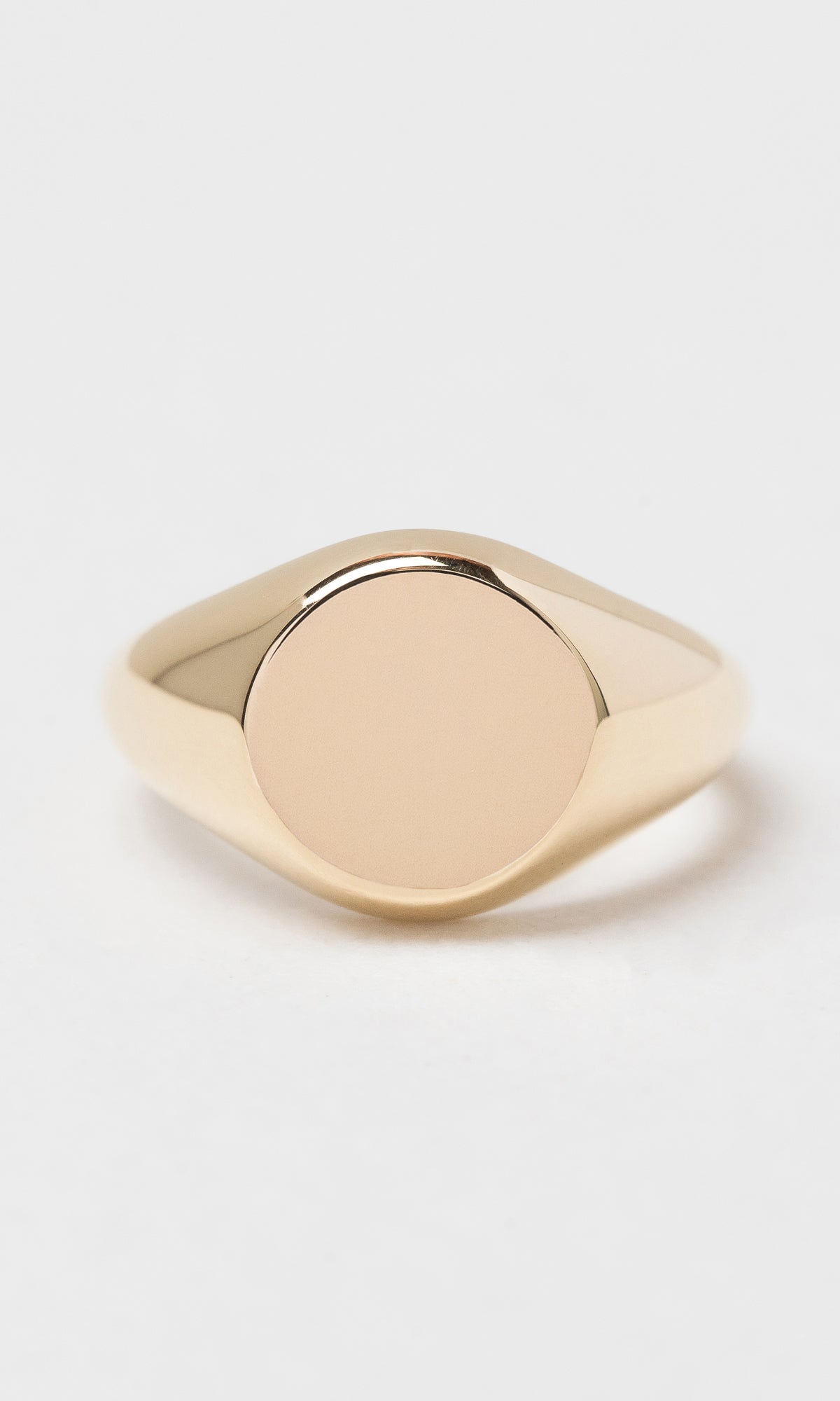Hogans Family Jewellers 18K Large Round Signet Ring
