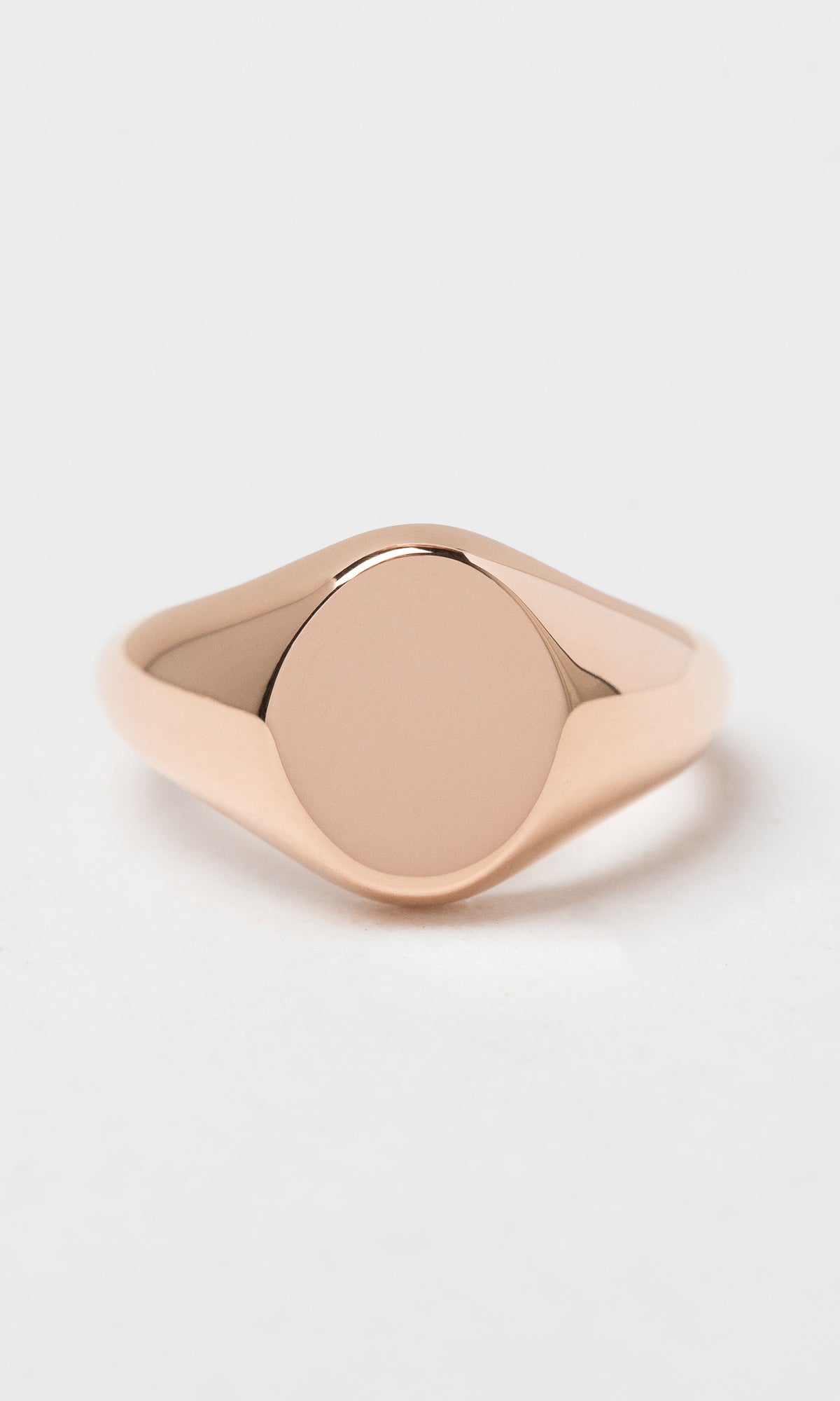 Hogans Family Jewellers 18K Medium Oval Signet Ring