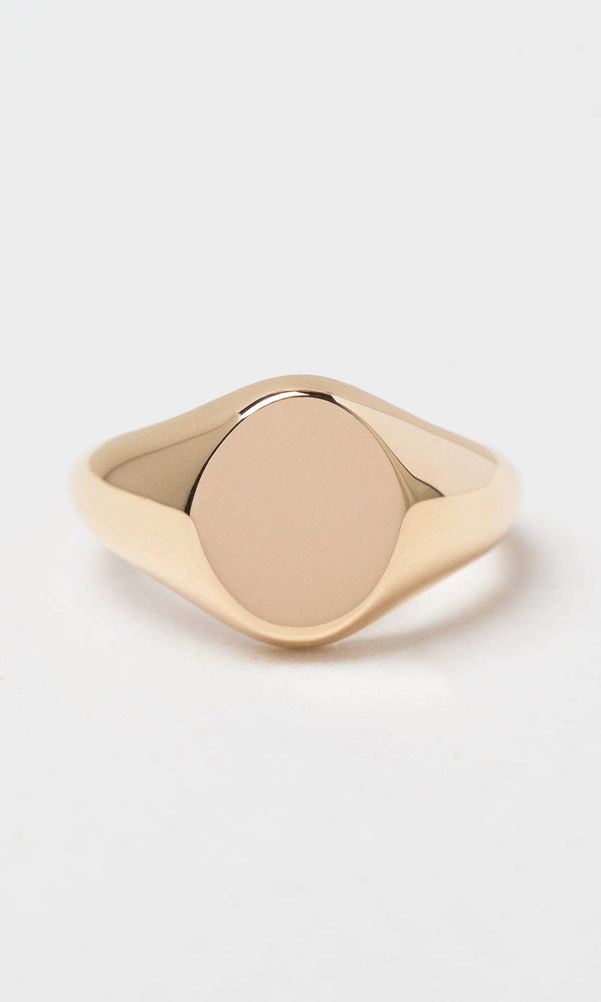 Hogans Family Jewellers 18K Medium Oval Signet Ring