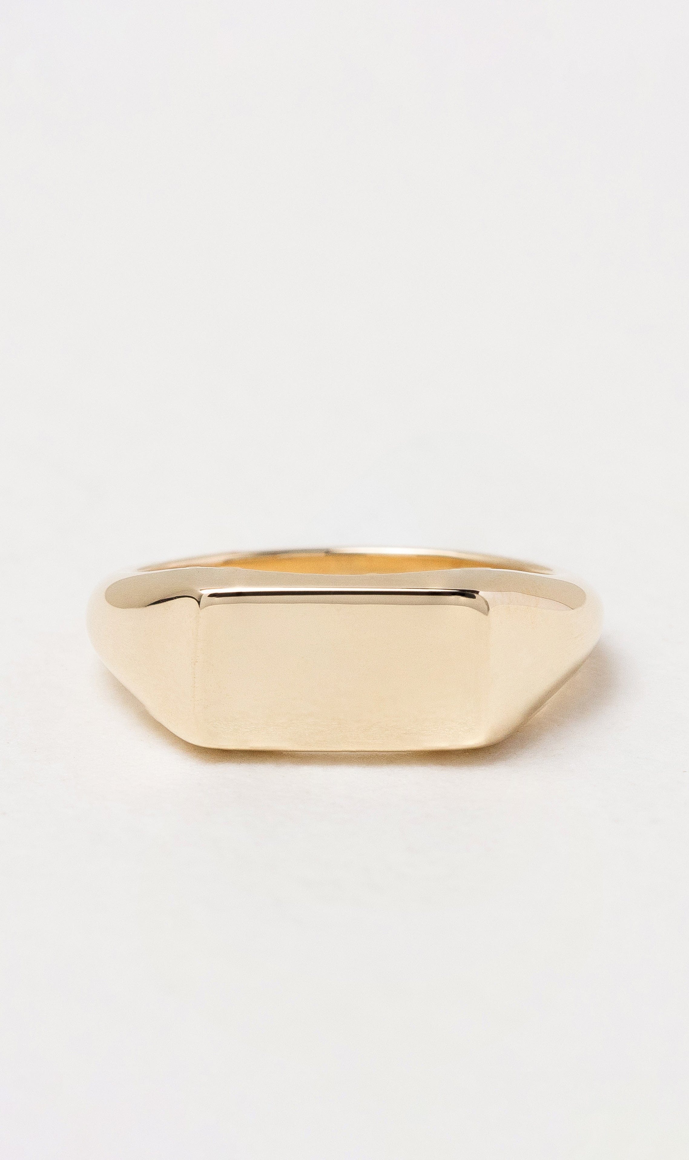 Hogans Family Jewellers 18K Rectangular Signet Ring
