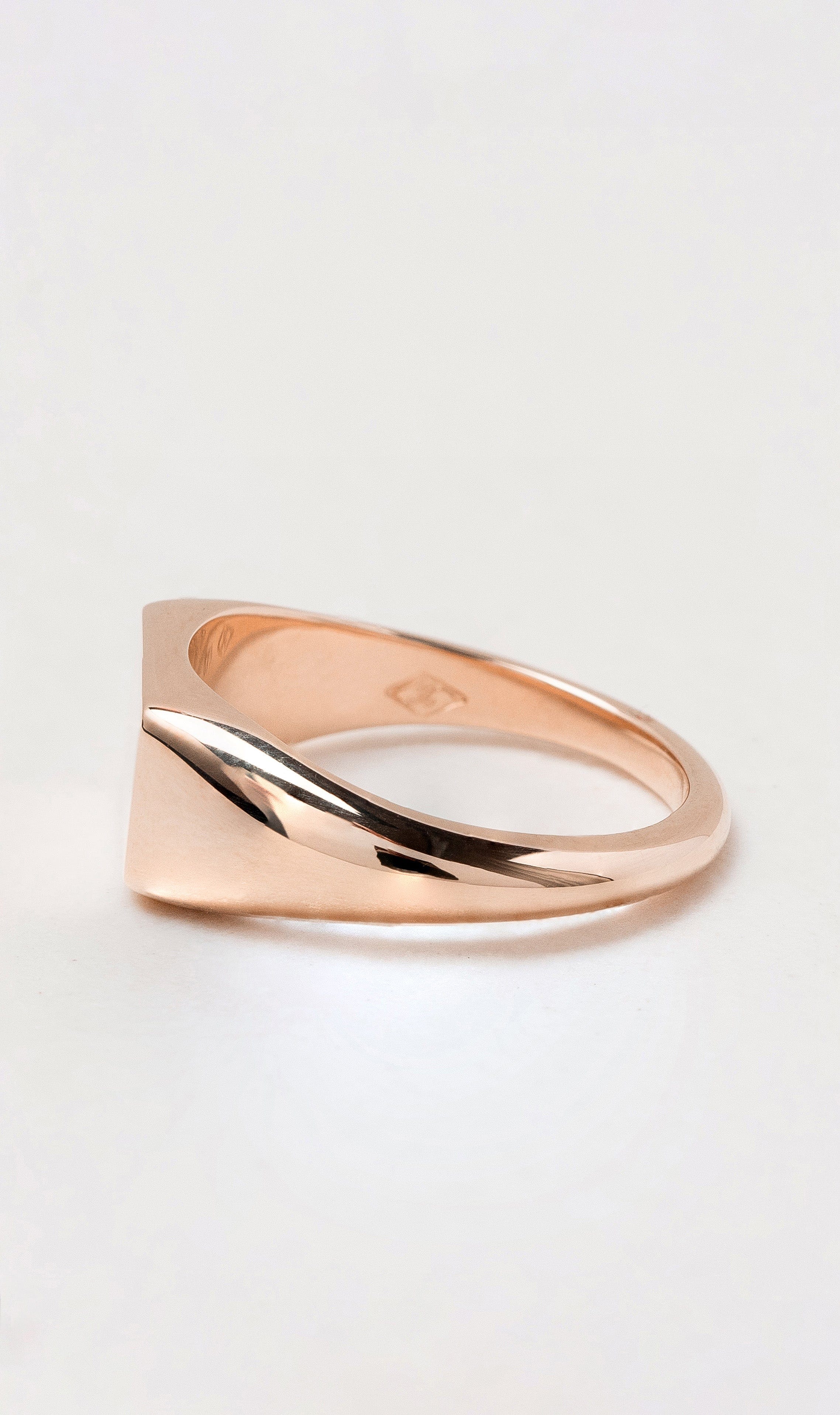 Mens gold signet discount ring 18k