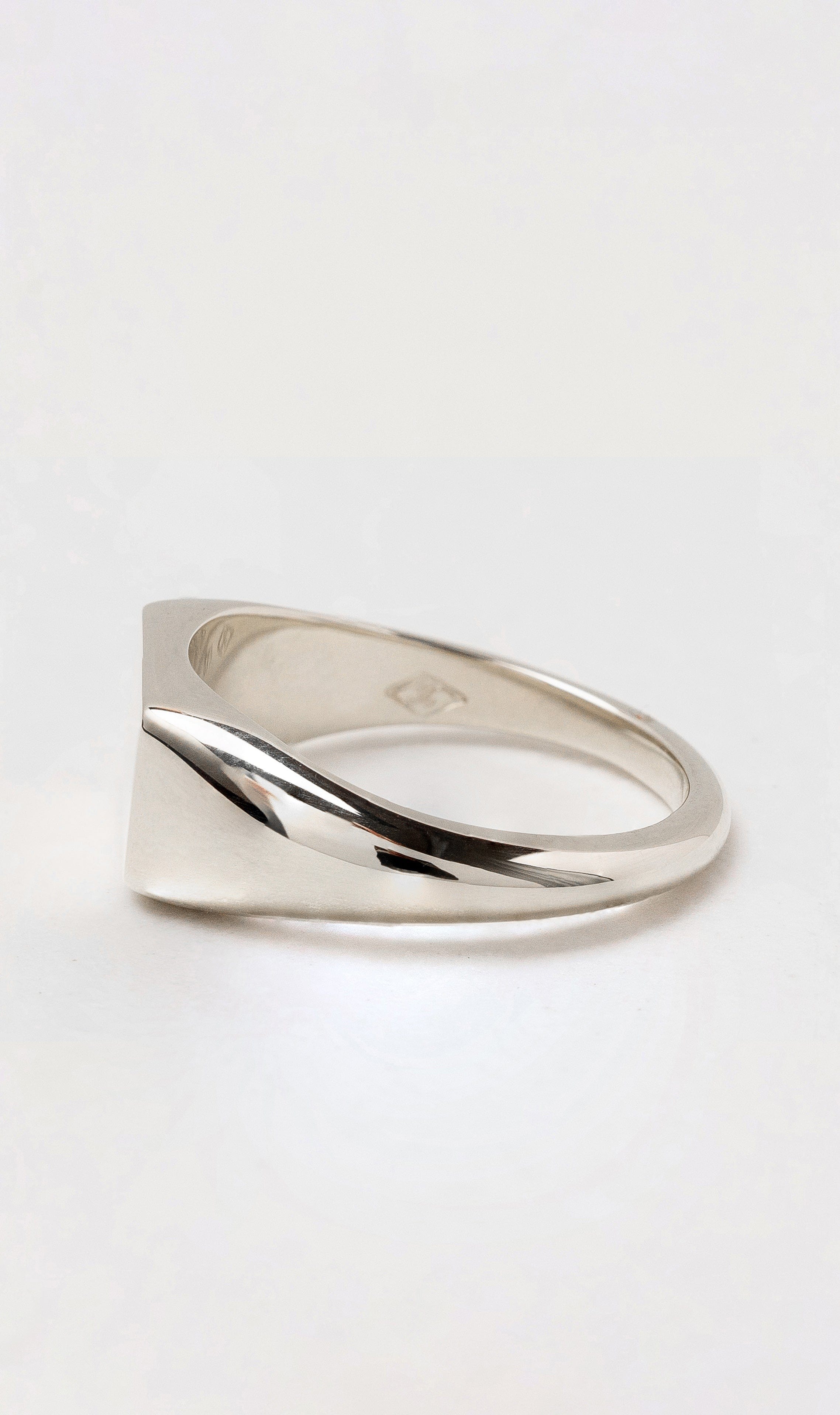Hogans Family Jewellers 18K Rectangular Signet Ring