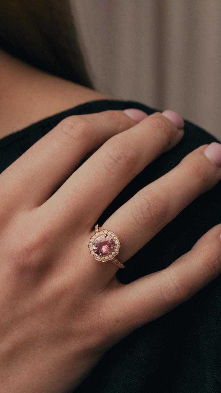 Hogans Family Jewellers 18K RG Pink Sapphire Ring