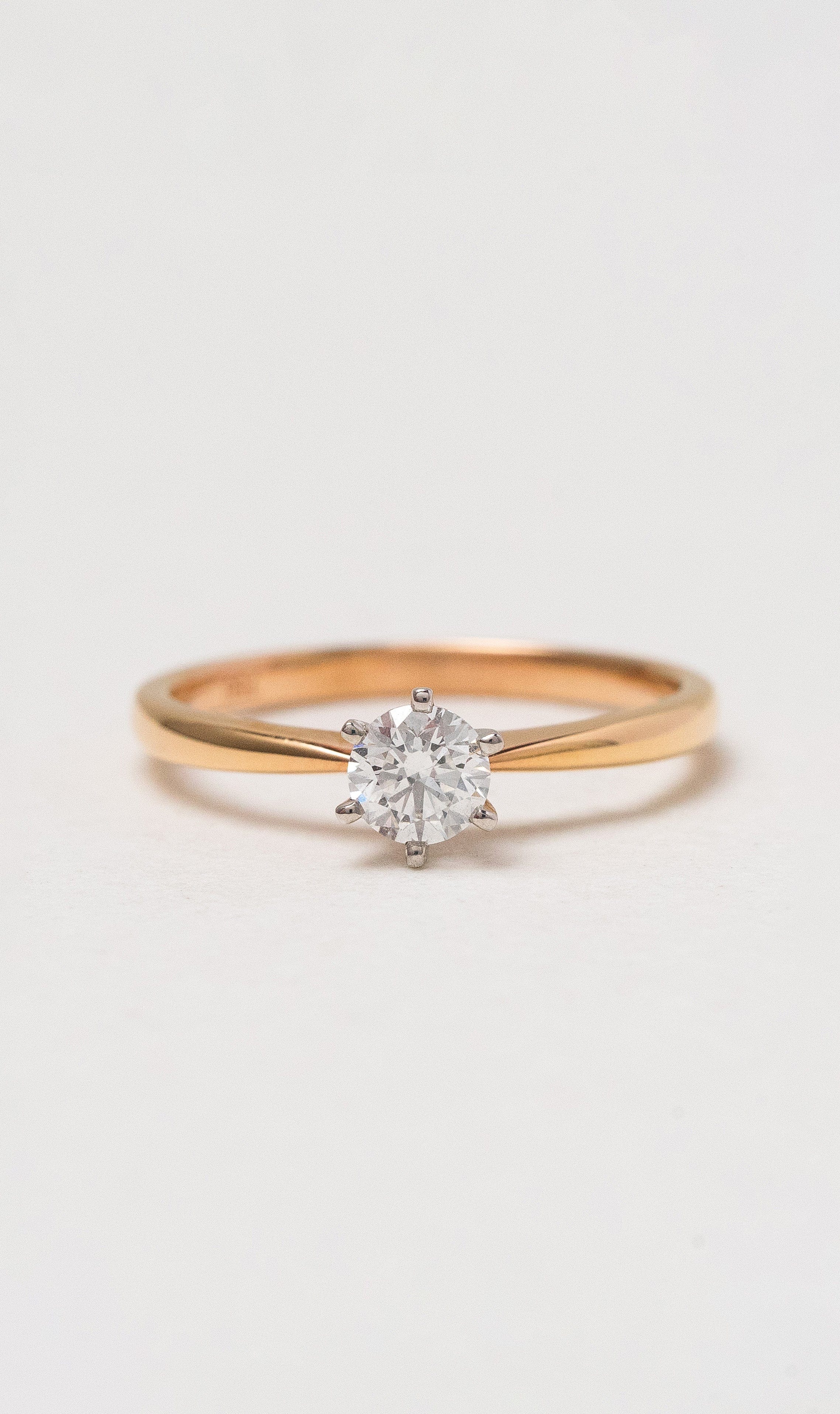 Hogans Family Jewellers 18K RWG 6 Claw Solitaire Diamond Ring