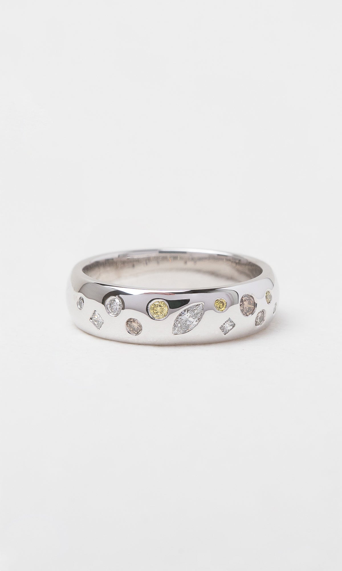 Hogans Family Jewellers 18K WG 0.31ct TDW Multi-Coloured Diamond Tap Set Band